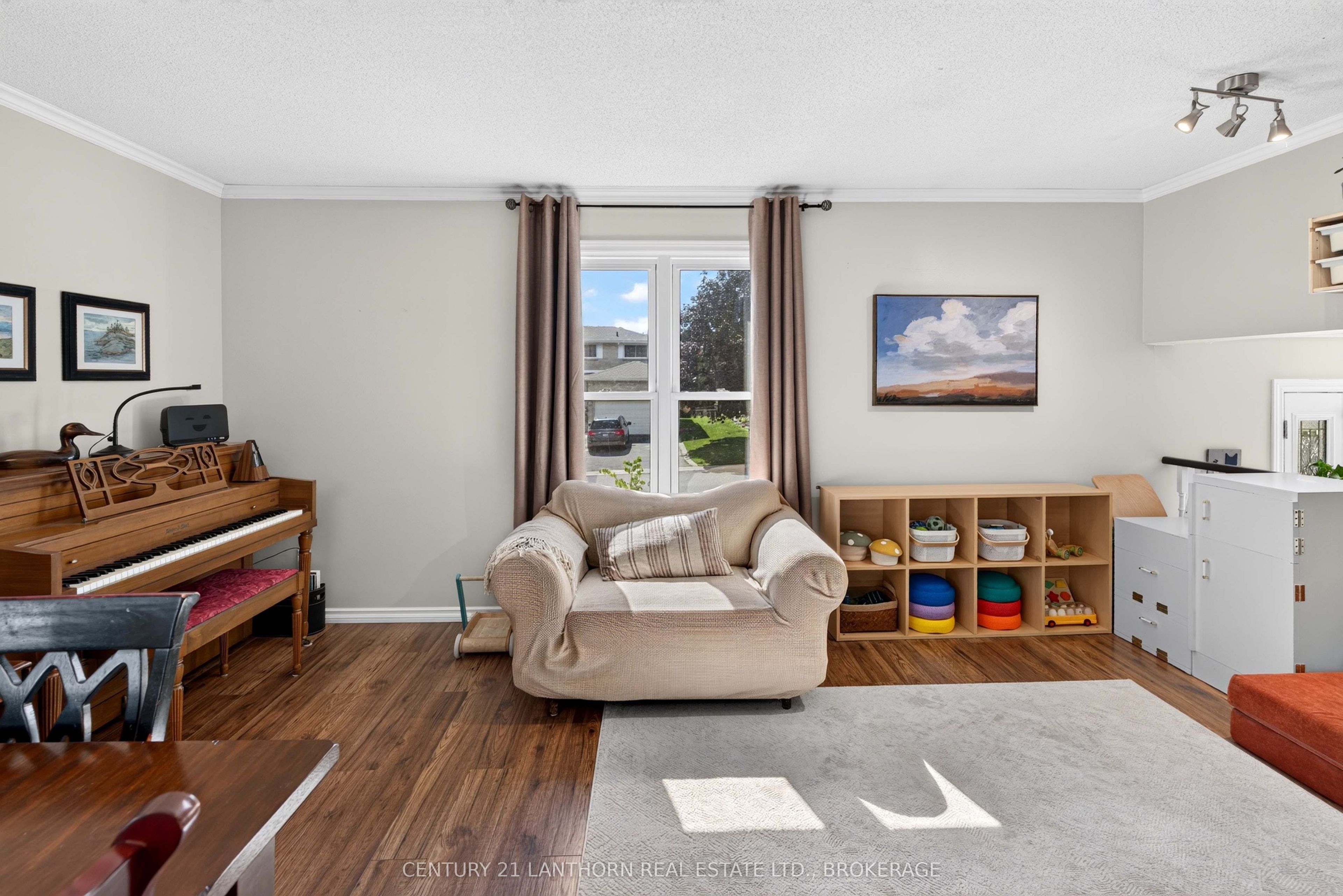 1006 Dillingham Street Property Photo 25