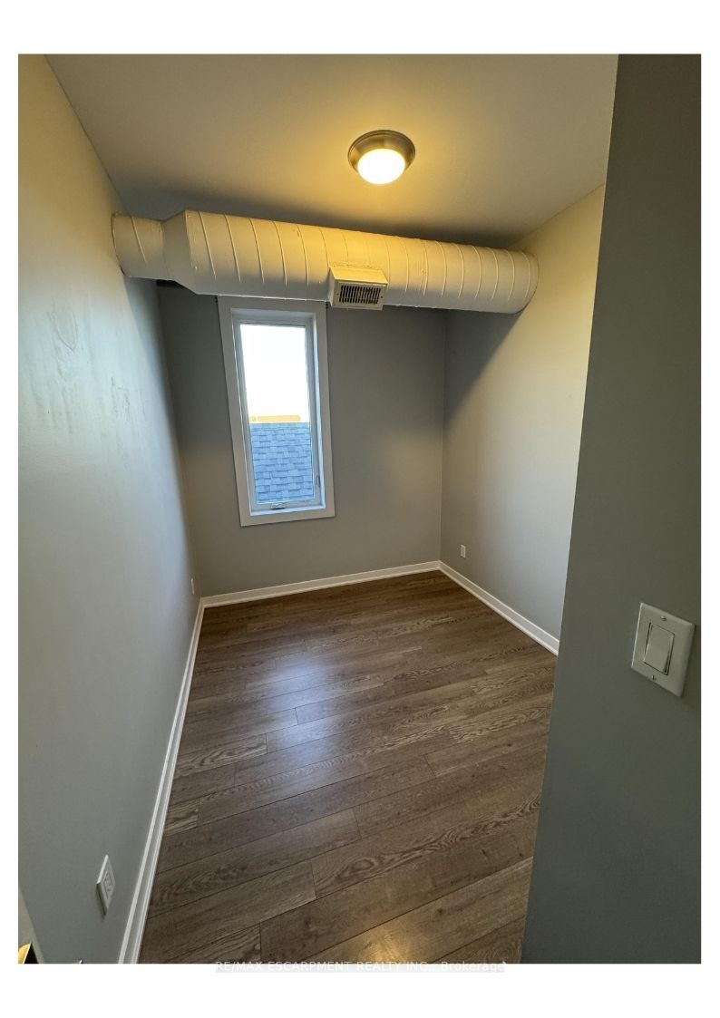657 Barton Street E 301 Property Photo 11