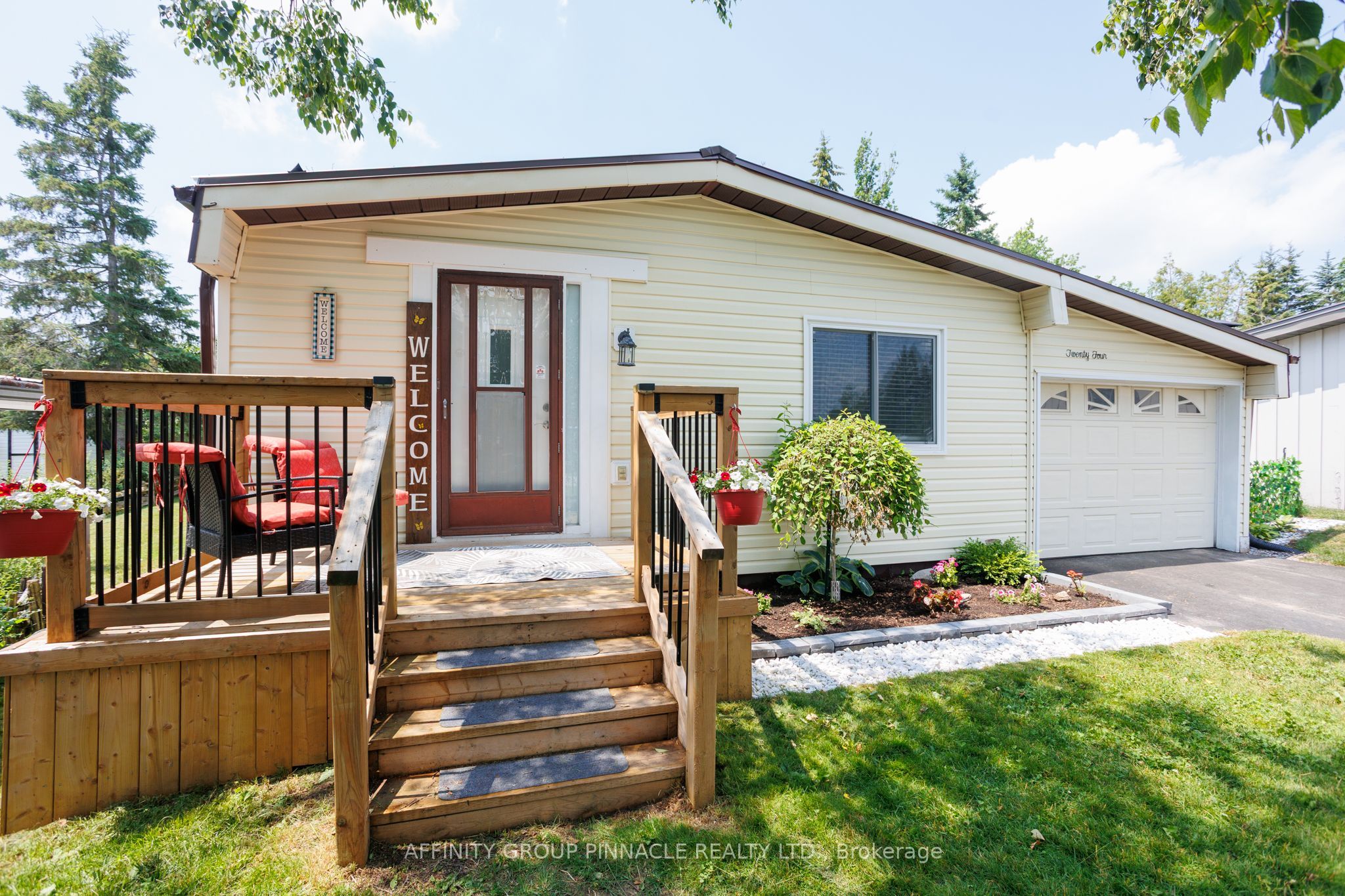 24 Circle Drive Property Photo 1