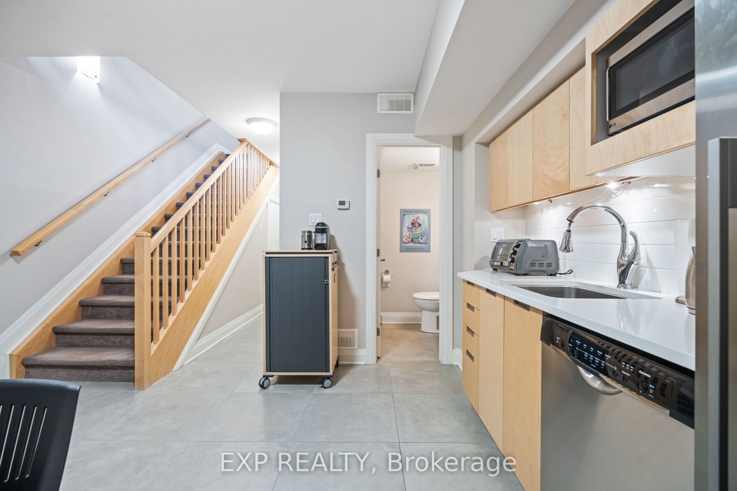 360 Ravenhill Avenue E Property Photo 34