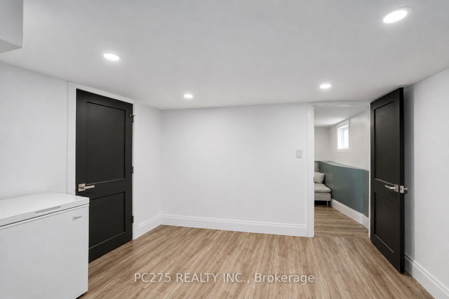 92 Walnut Street Property Photo 25