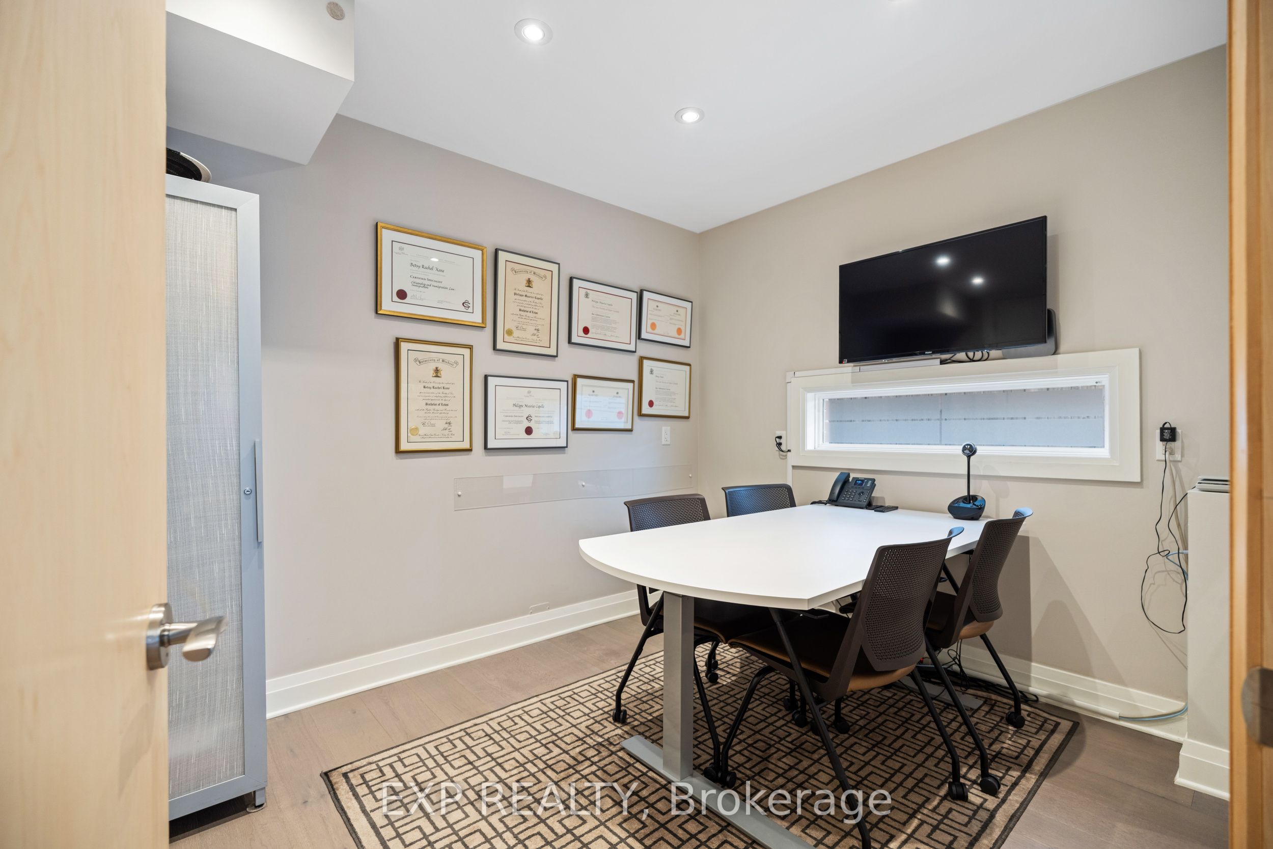 360 Ravenhill Avenue E Property Photo 10
