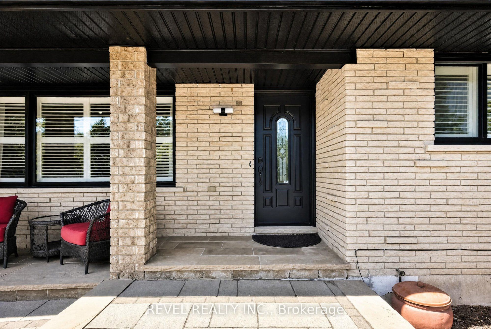 1036 Shellard Side Road Property Photo 4