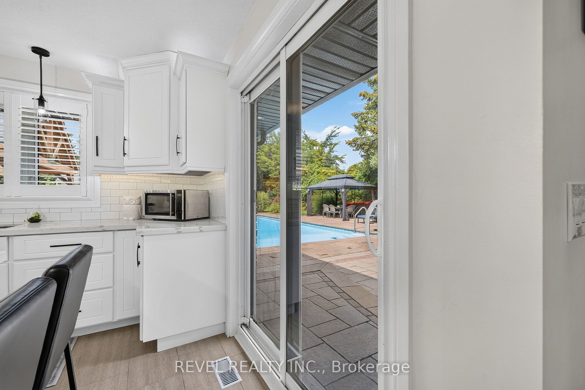 1036 Shellard Side Road Property Photo 19