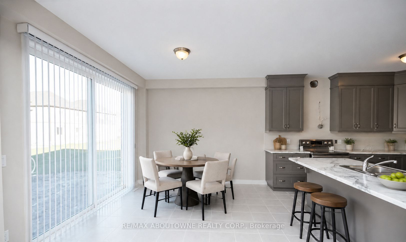 7563 Oldfield Road Property Photo 12