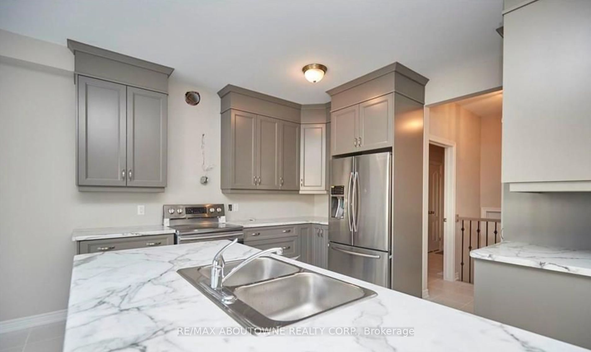 7563 Oldfield Road Property Photo 15