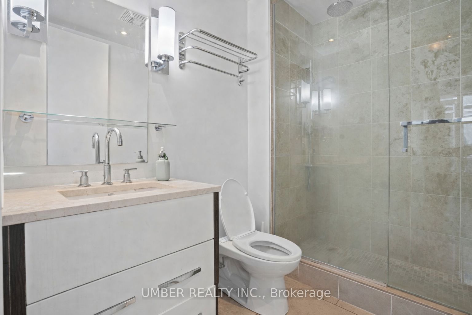 111 Champagne Avenue 1601 Property Photo 11