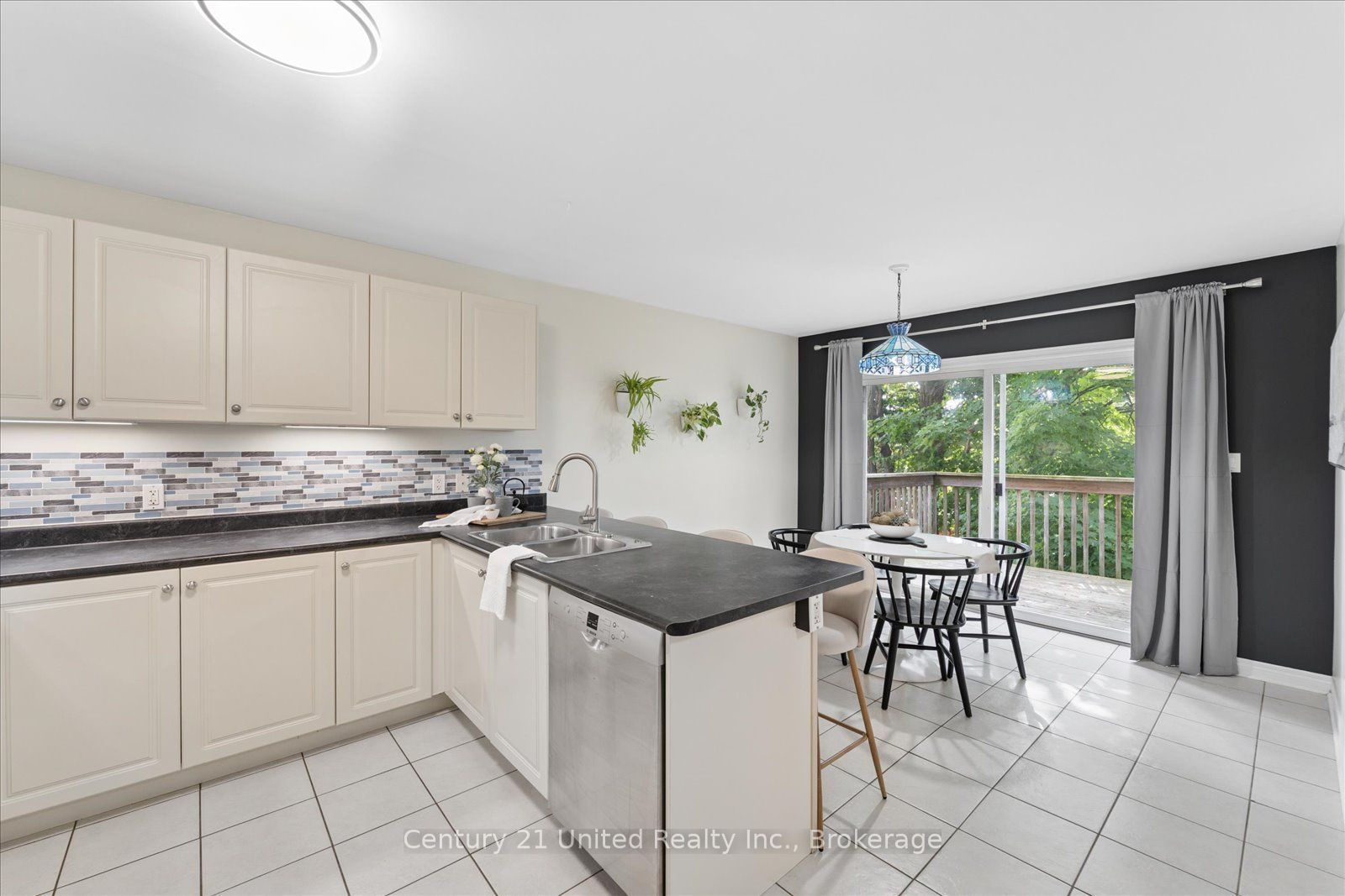262 Bowen Drive Property Photo 15