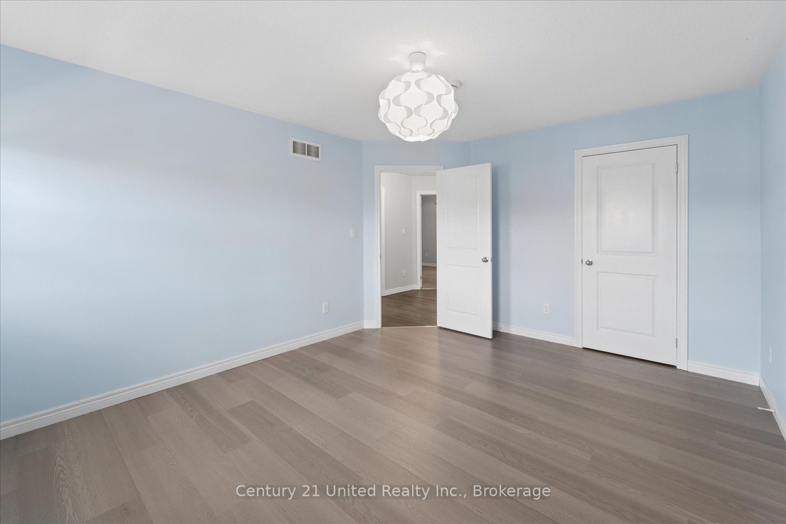 262 Bowen Drive Property Photo 33