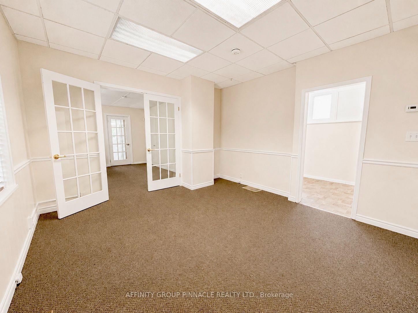 221 Kent Street W Property Photo 18