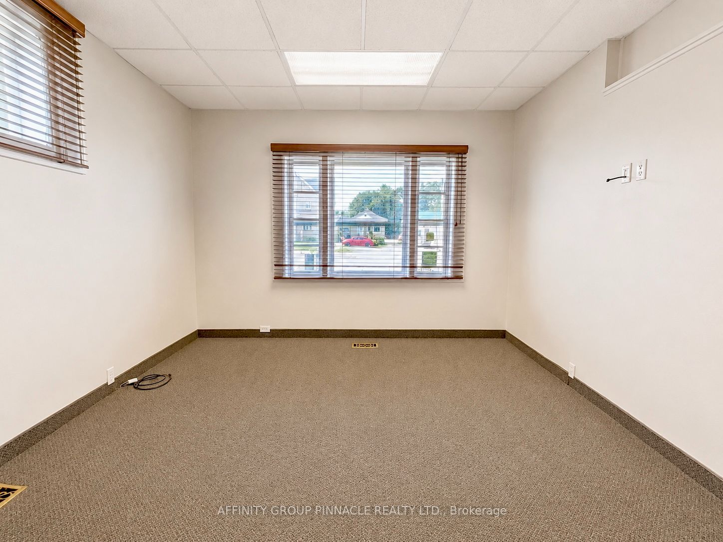 221 Kent Street W Property Photo 19