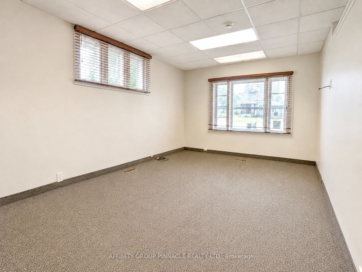 221 Kent Street W Property Photo 20