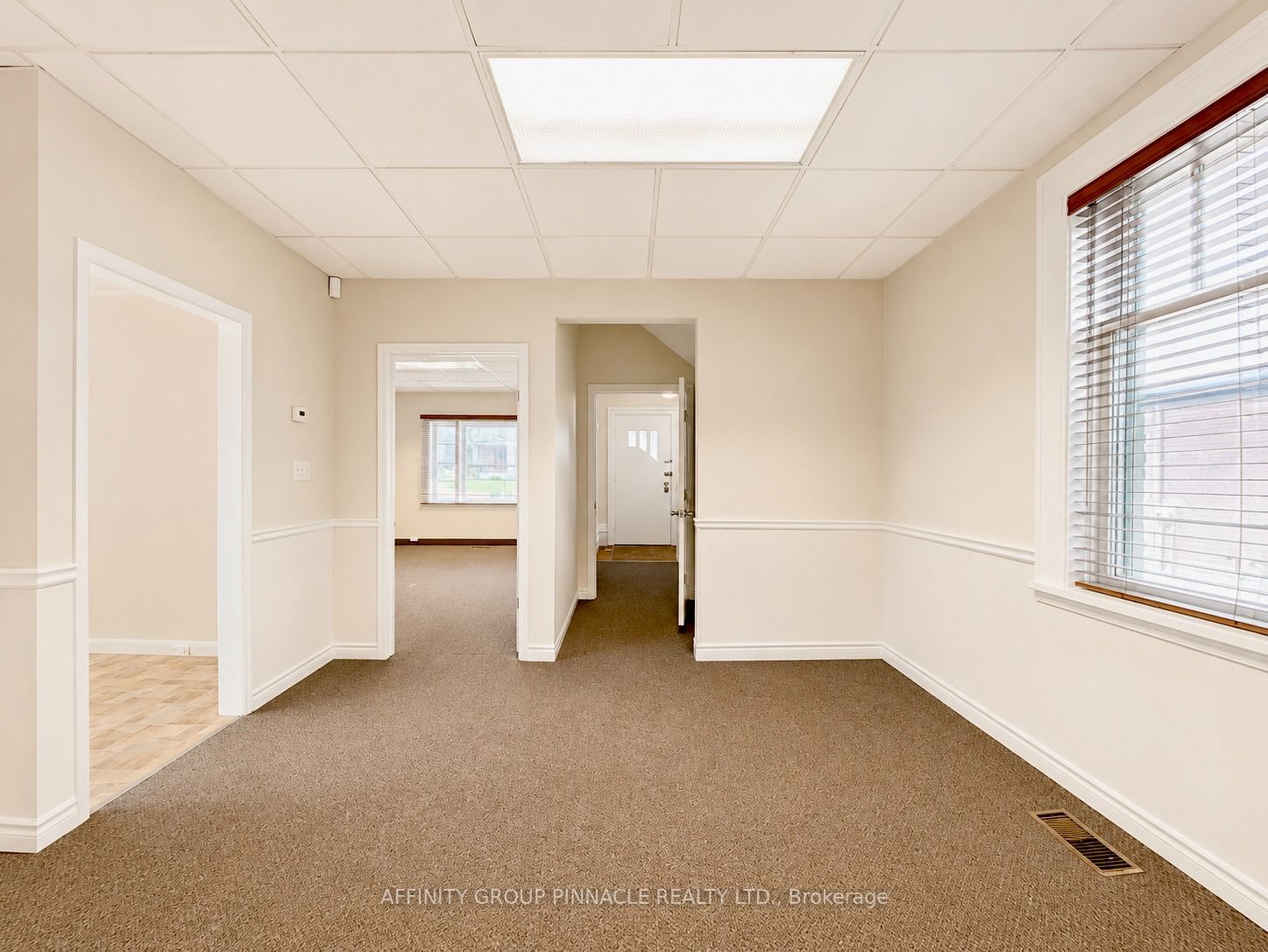 221 Kent Street W Property Photo 23