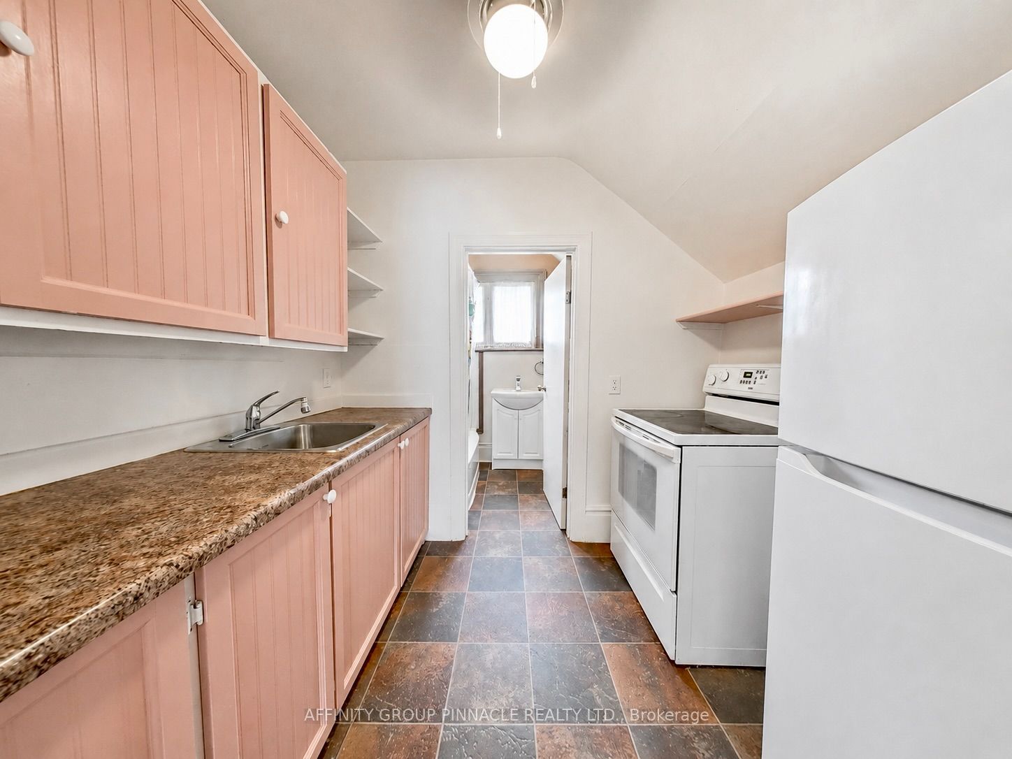 221 Kent Street W Property Photo 33