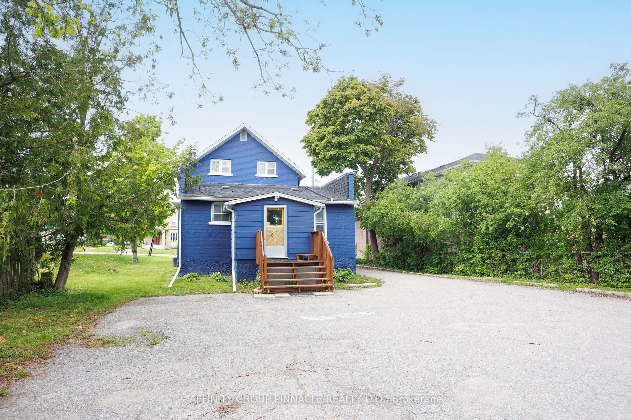 221 Kent Street W Property Photo 38