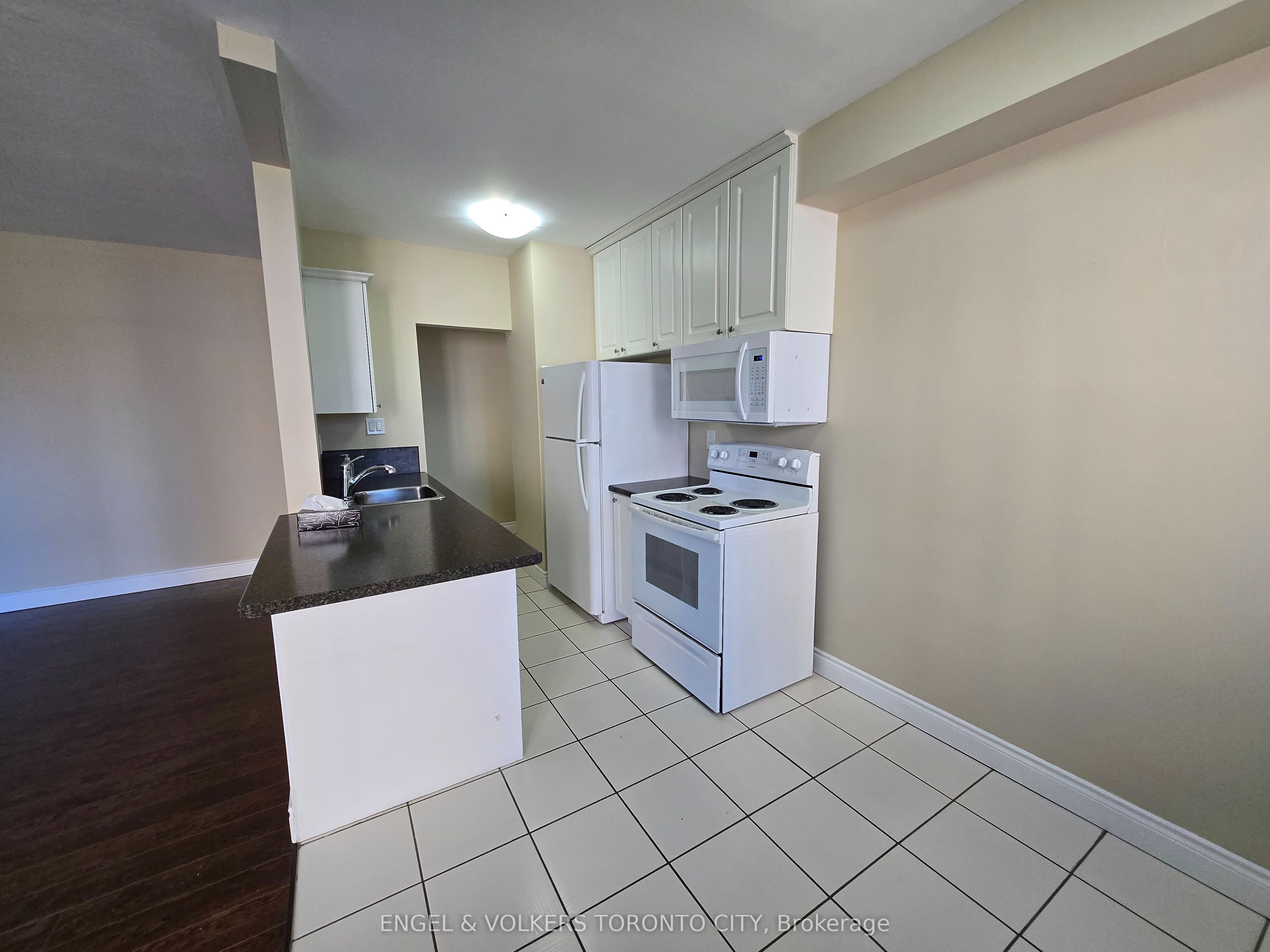 416 E 42nd Street 207 Property Photo 3
