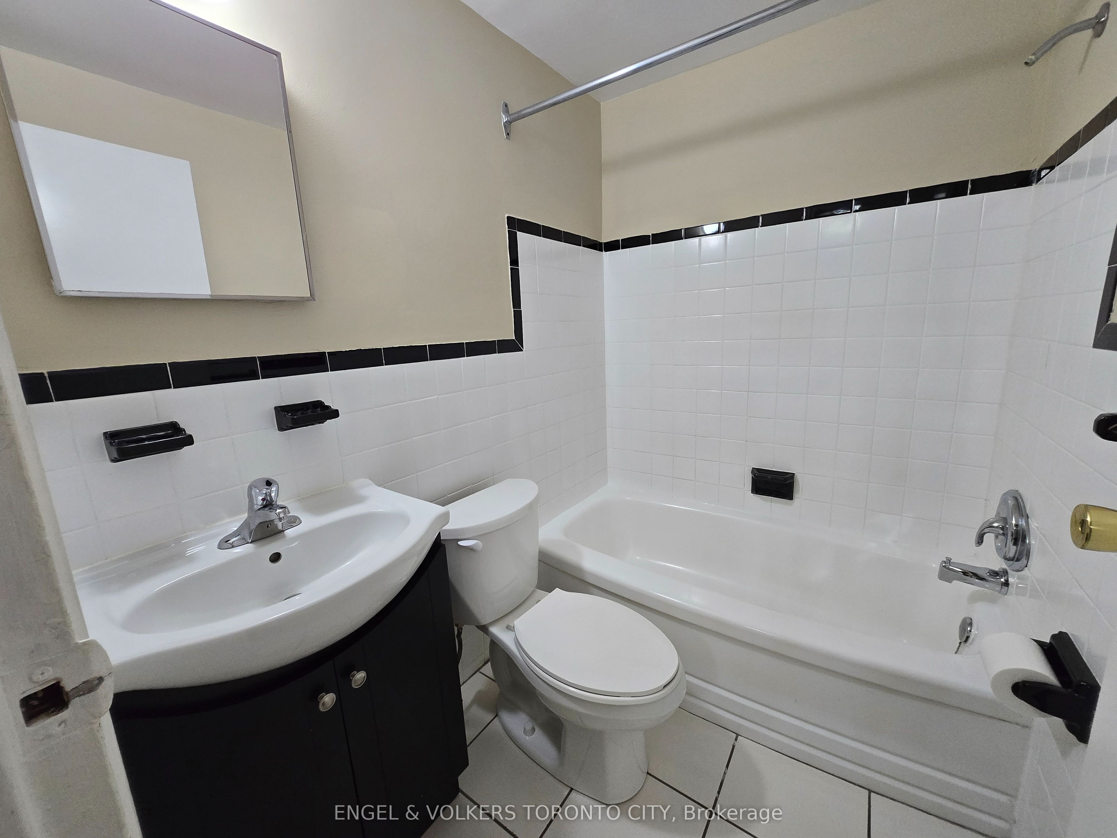 416 E 42nd Street 207 Property Photo 11