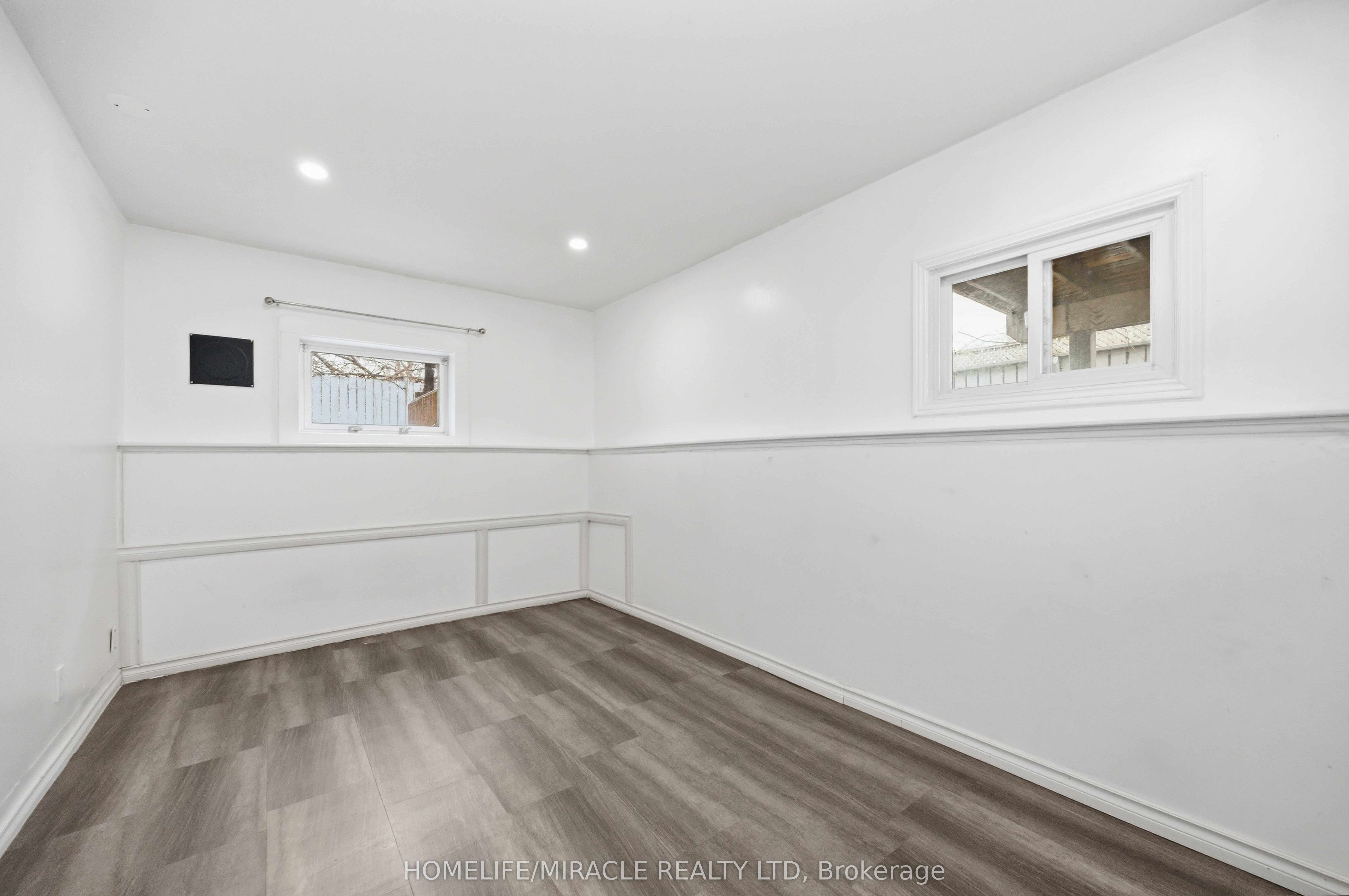 839 Mountain Ash Road Property Photo 22