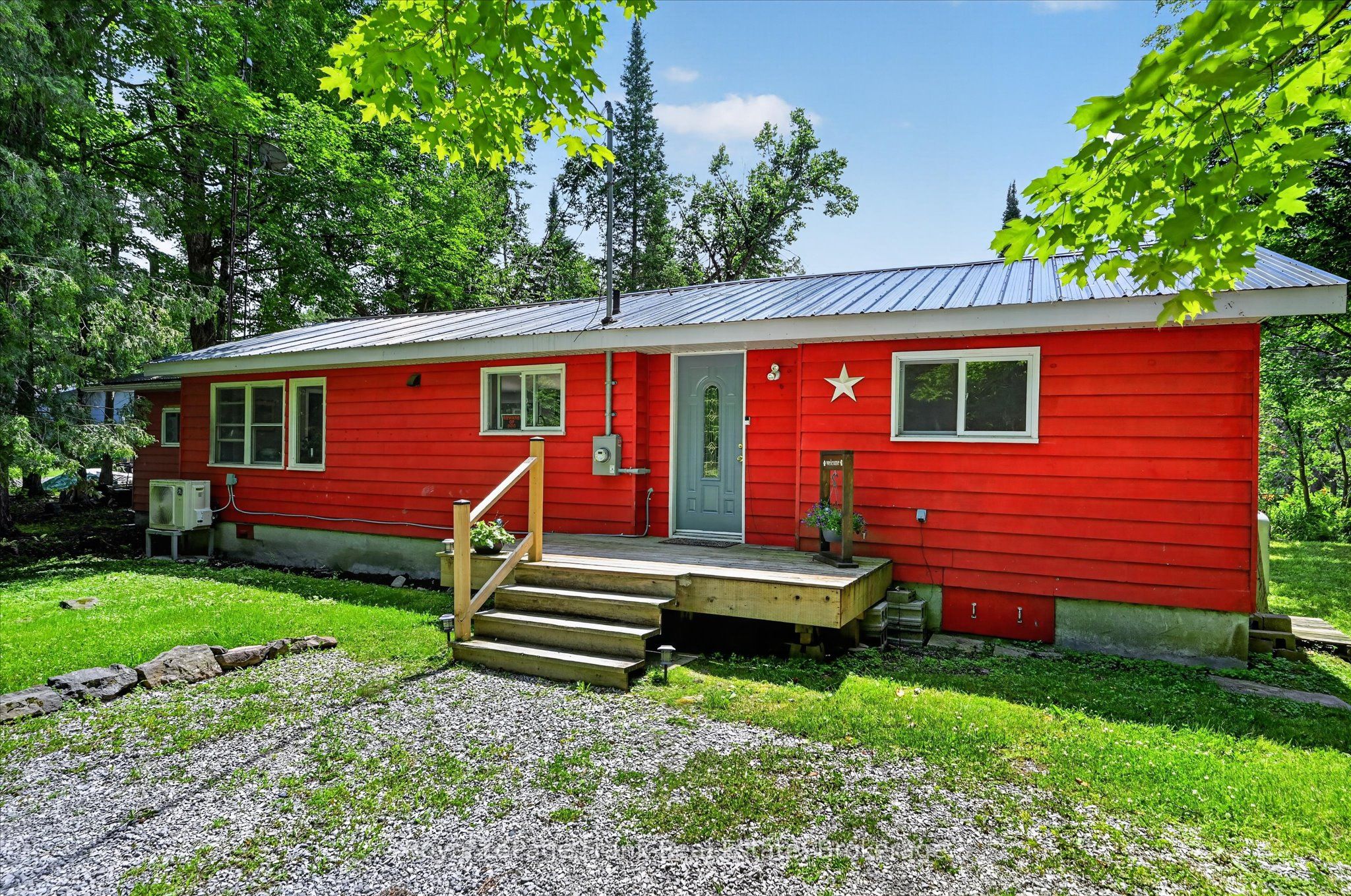 280 Edwina Drive Property Photo 6