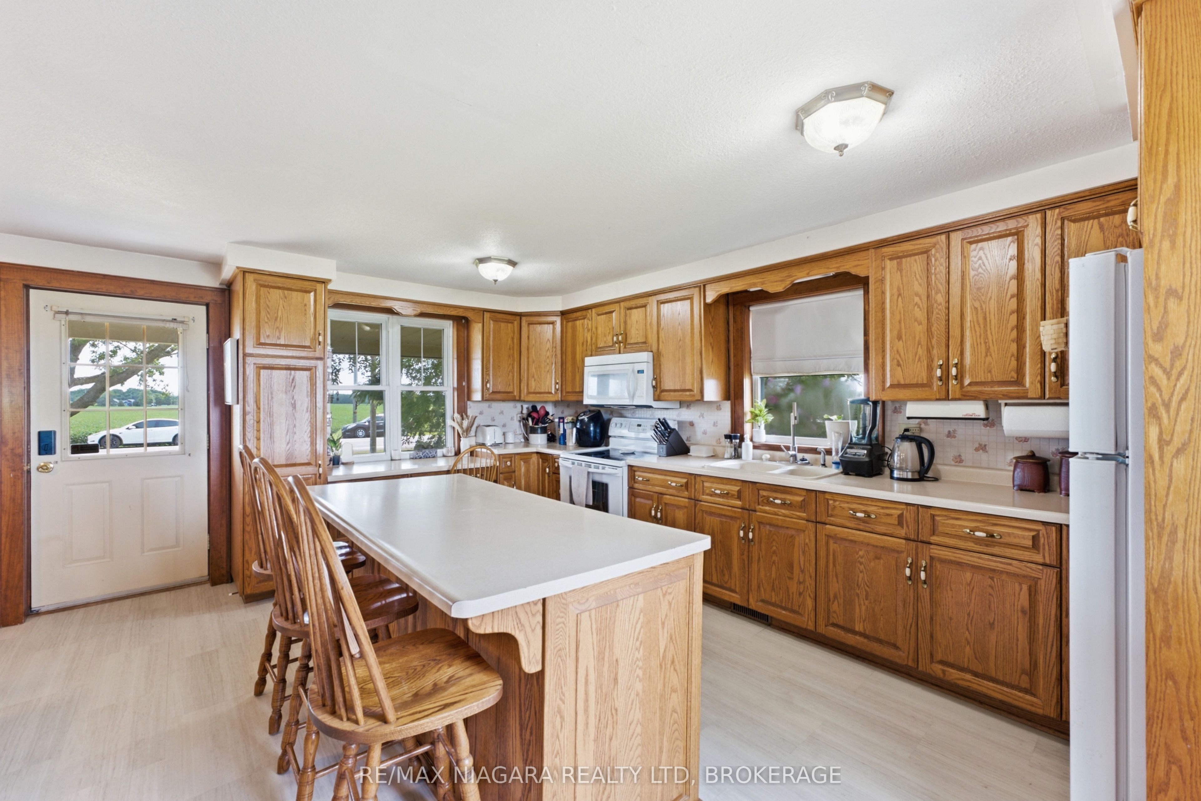 4491 Canborough Road Property Photo 6