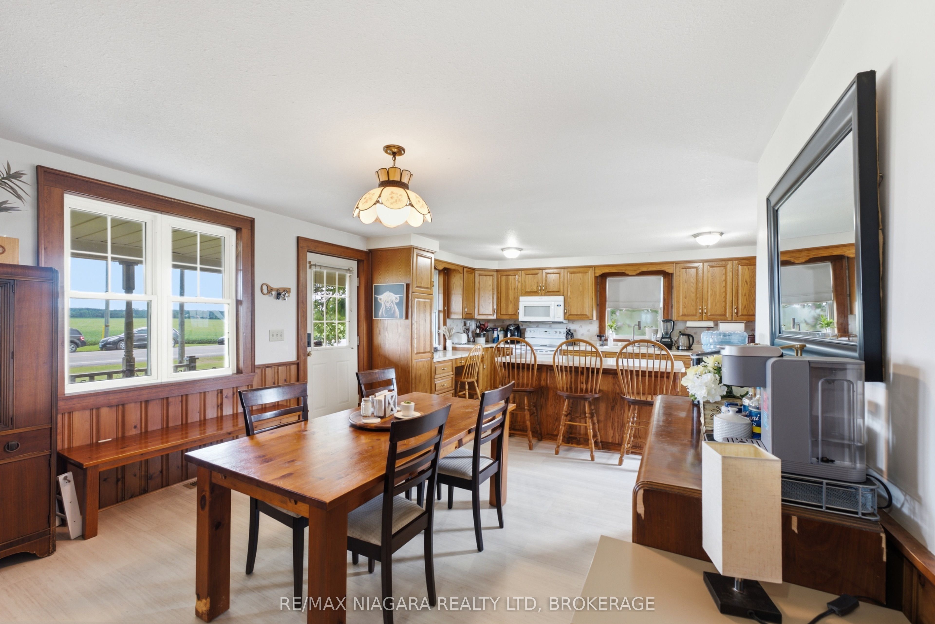 4491 Canborough Road Property Photo 8