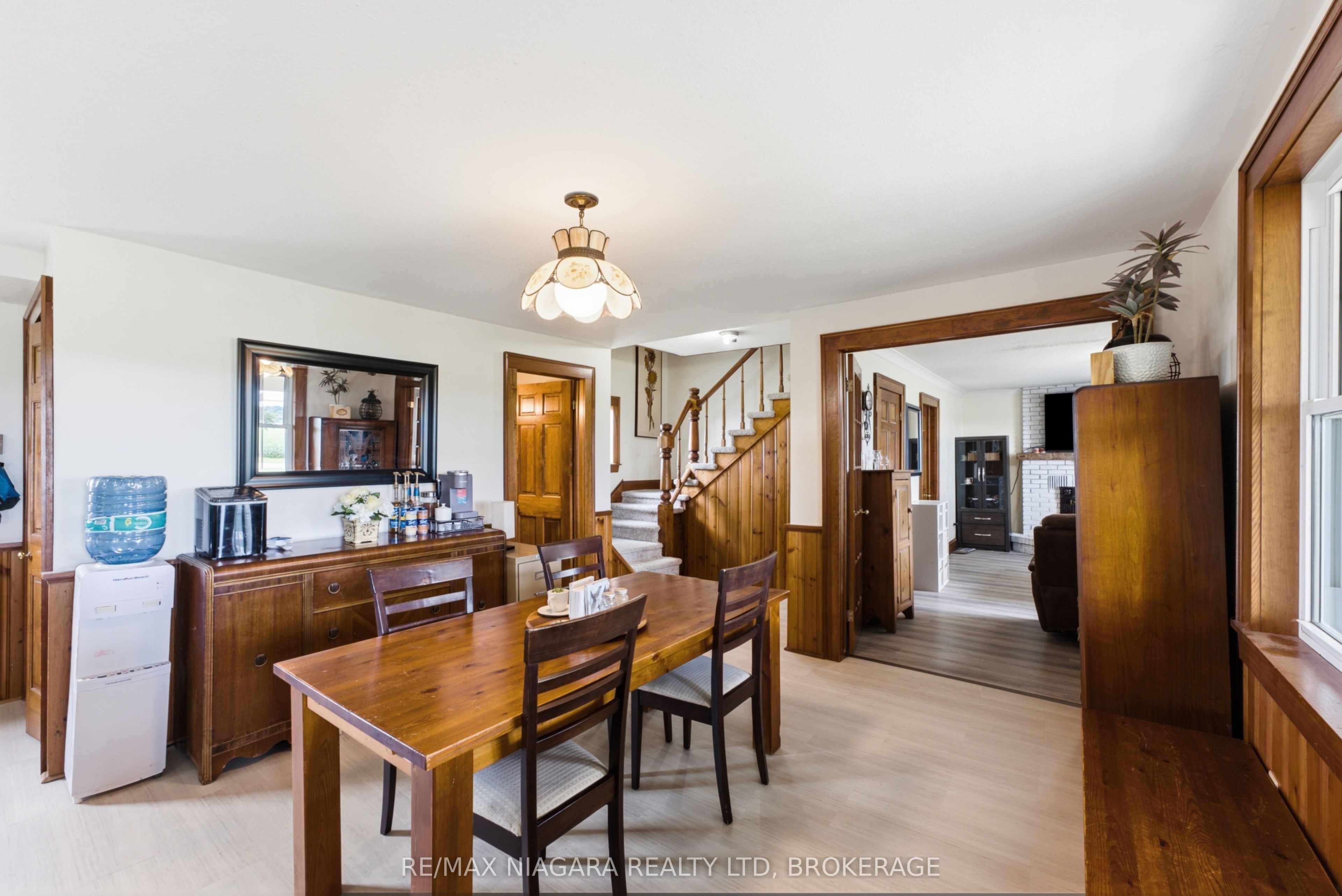 4491 Canborough Road Property Photo 9