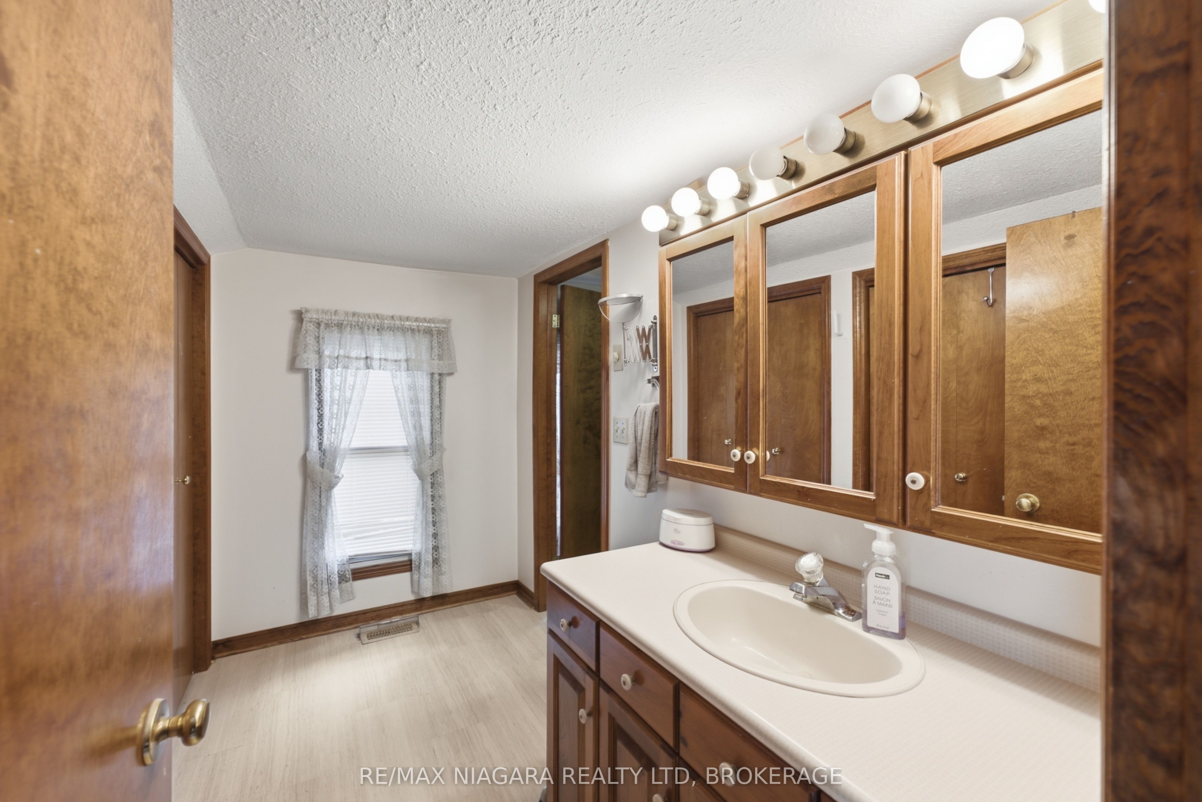 4491 Canborough Road Property Photo 17