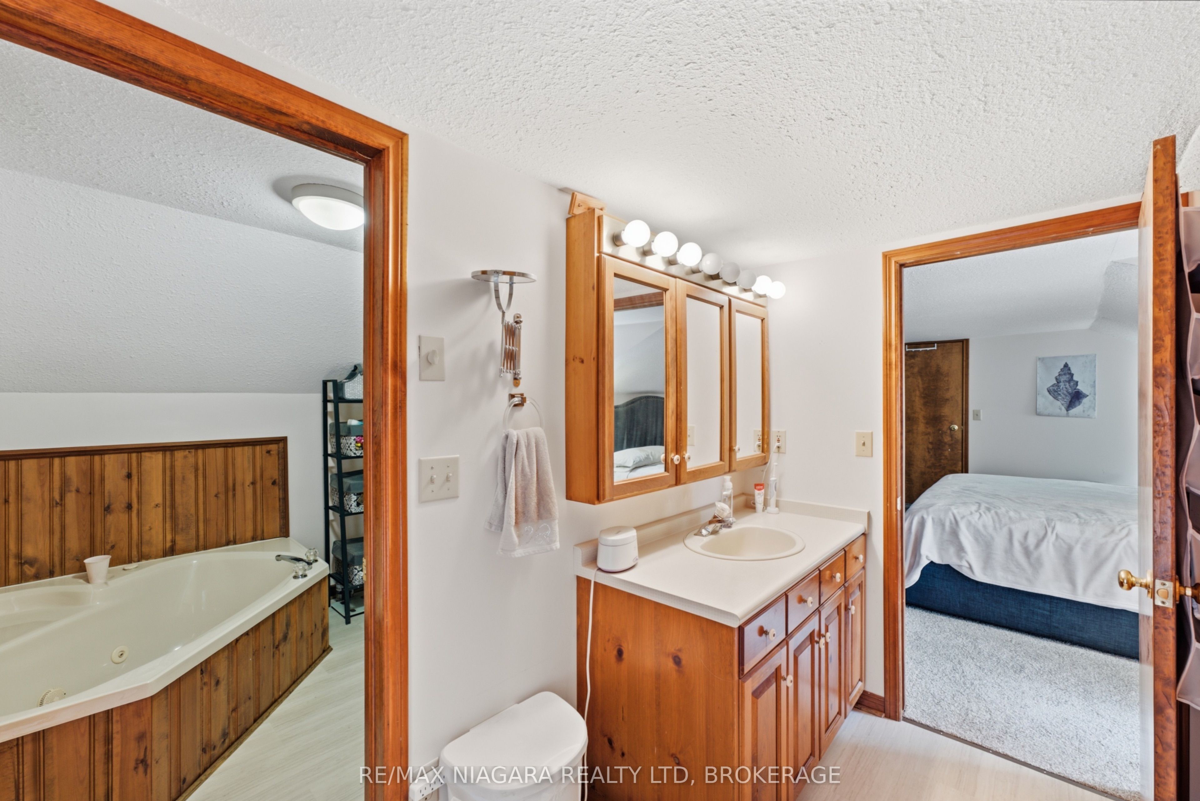 4491 Canborough Road Property Photo 18