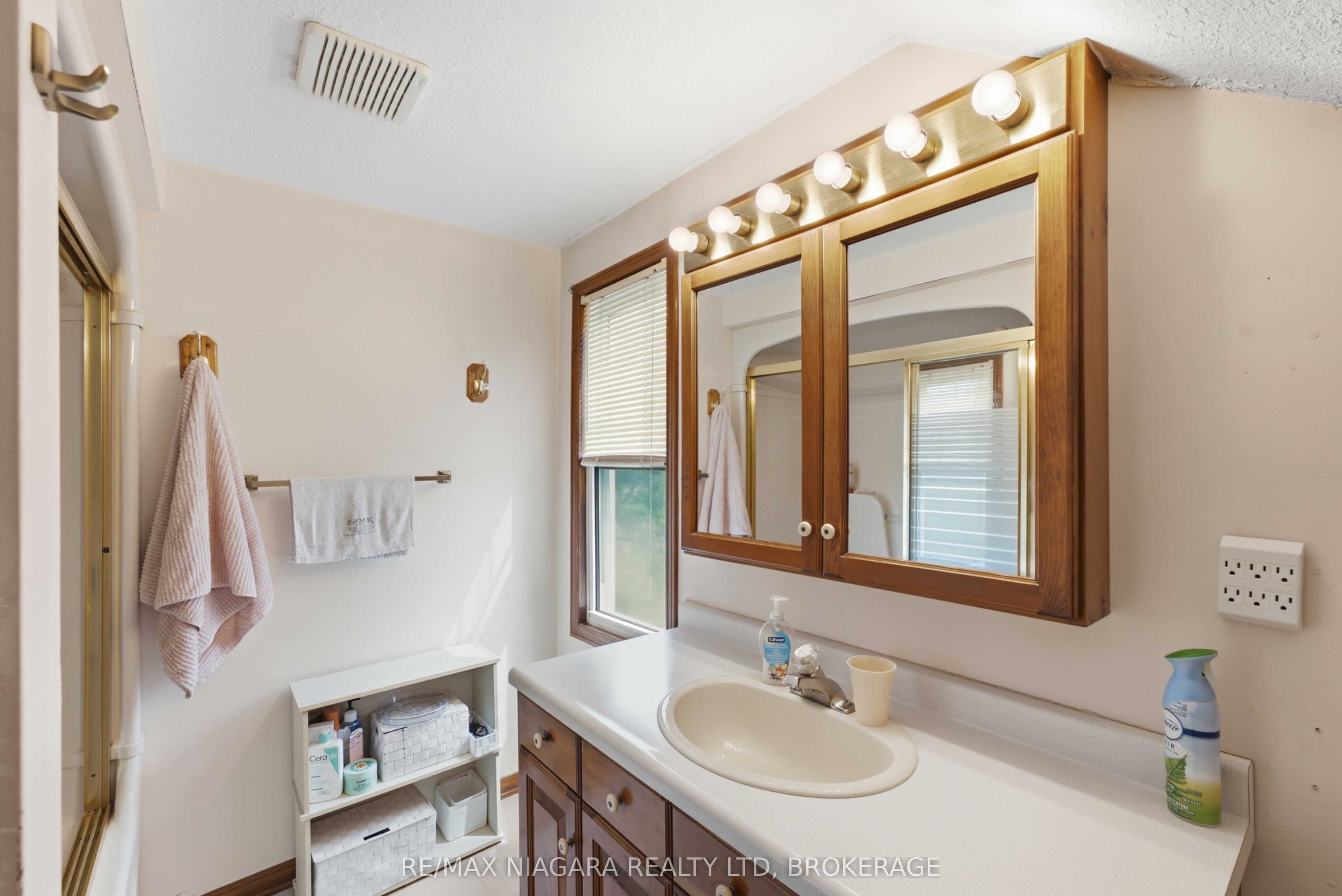 4491 Canborough Road Property Photo 22