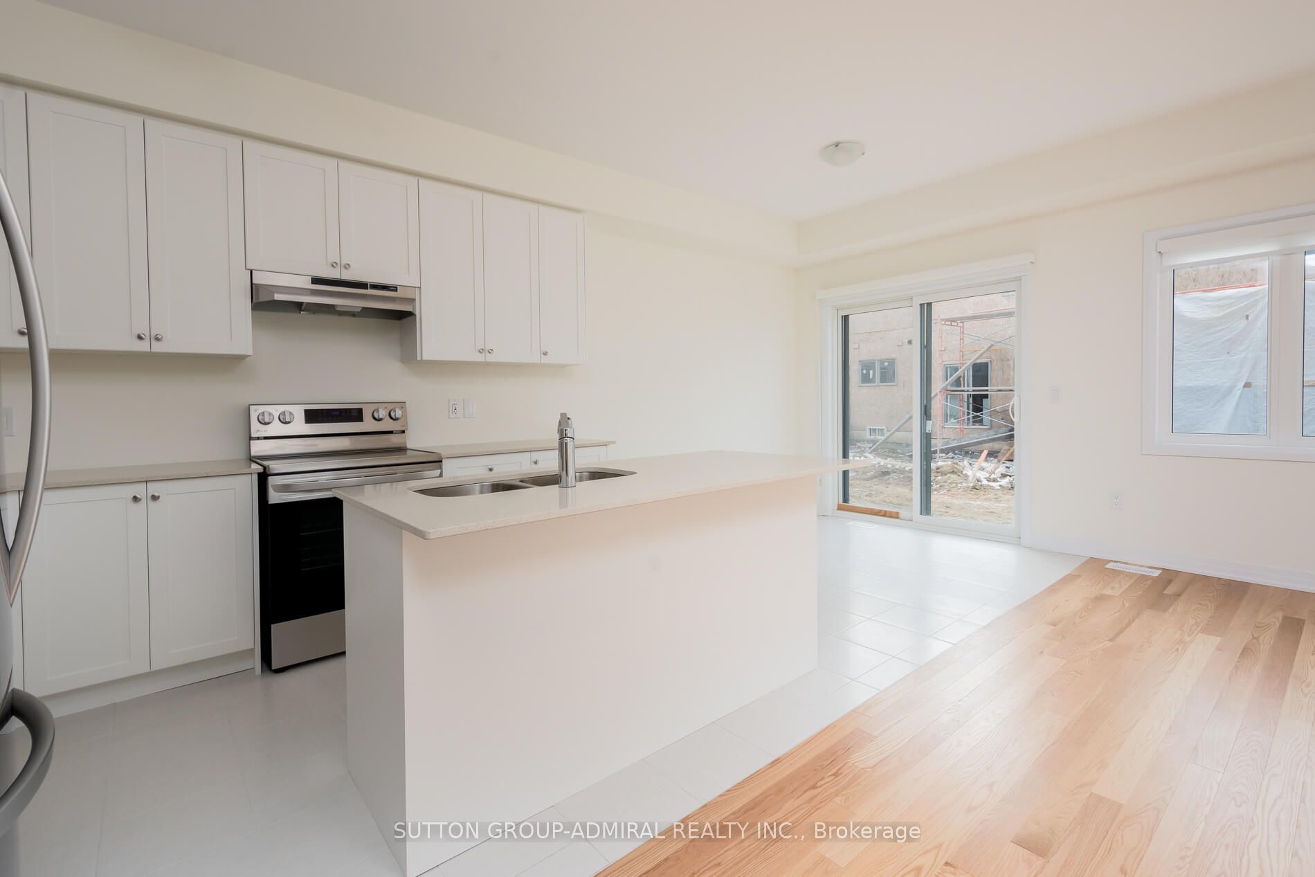 480 Adelaide Street Property Photo 6