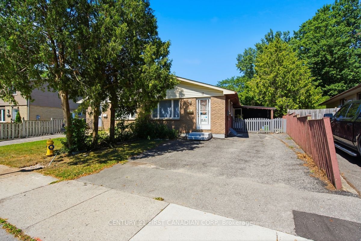 17 Edgemere Crescent Property Photo 2