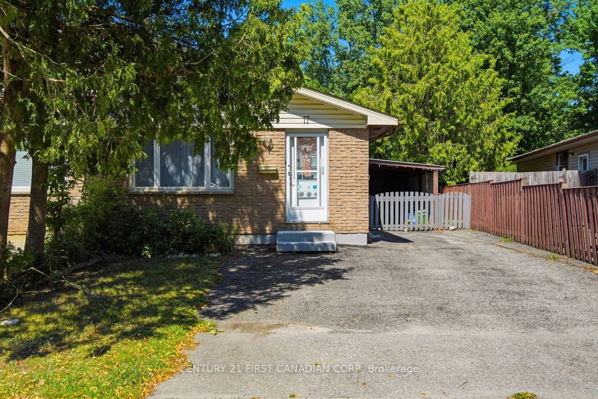 17 Edgemere Crescent Property Photo 3
