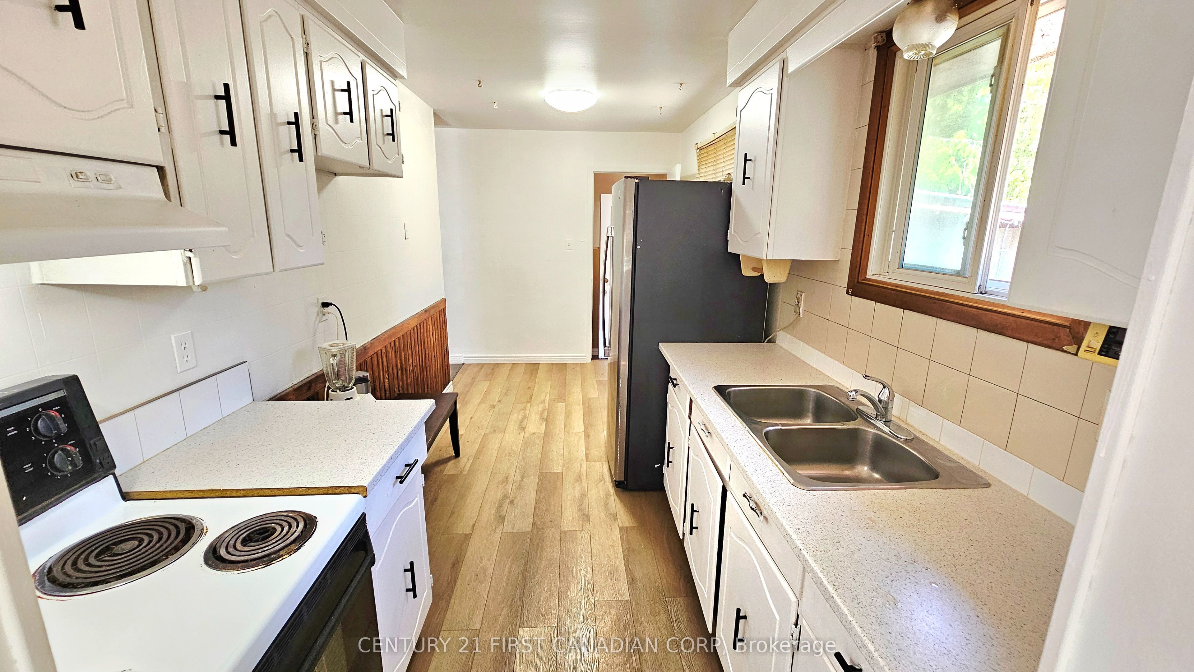 17 Edgemere Crescent Property Photo 5