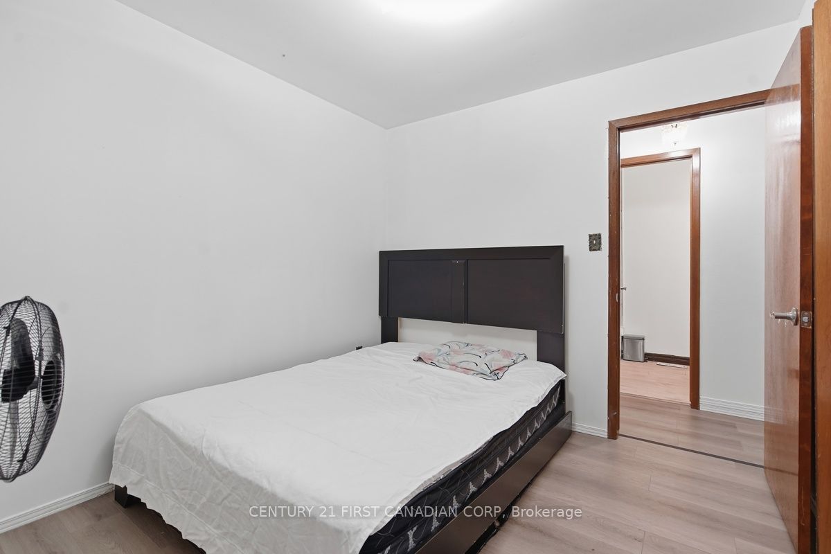 17 Edgemere Crescent Property Photo 6