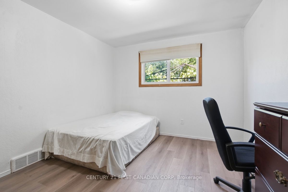 17 Edgemere Crescent Property Photo 7