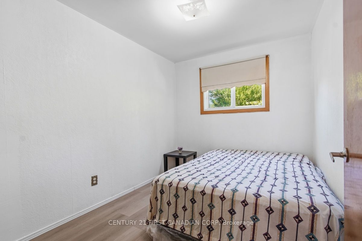 17 Edgemere Crescent Property Photo 8