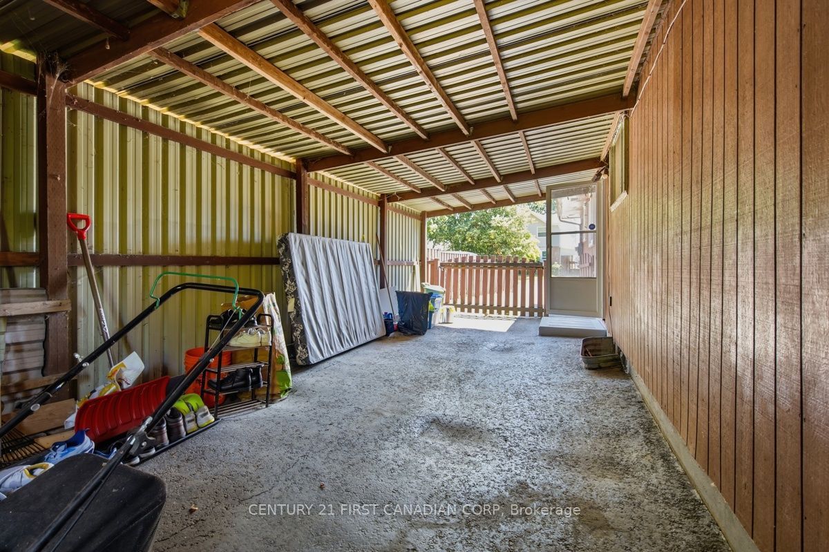 17 Edgemere Crescent Property Photo 9