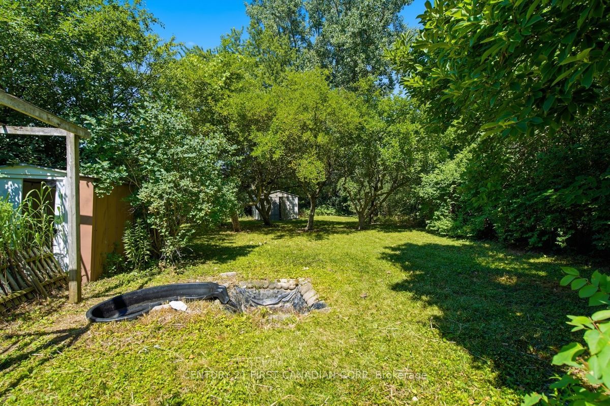 17 Edgemere Crescent Property Photo 12