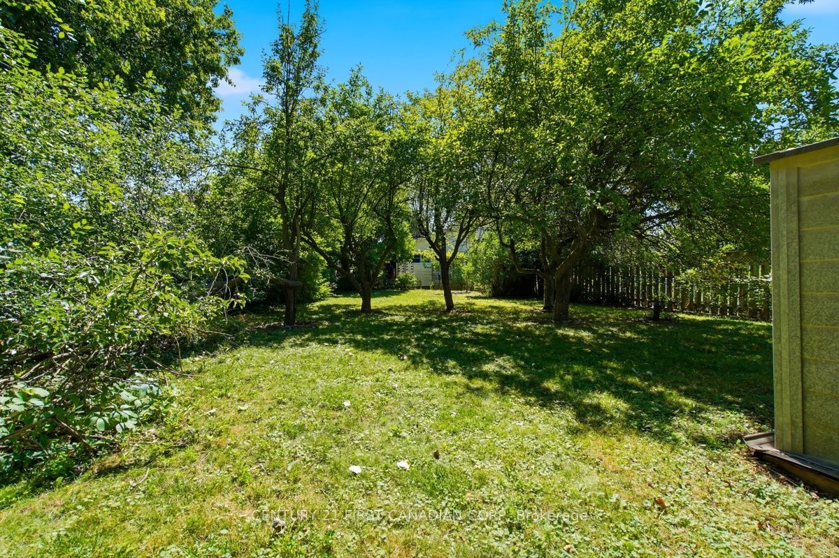 17 Edgemere Crescent Property Photo 14