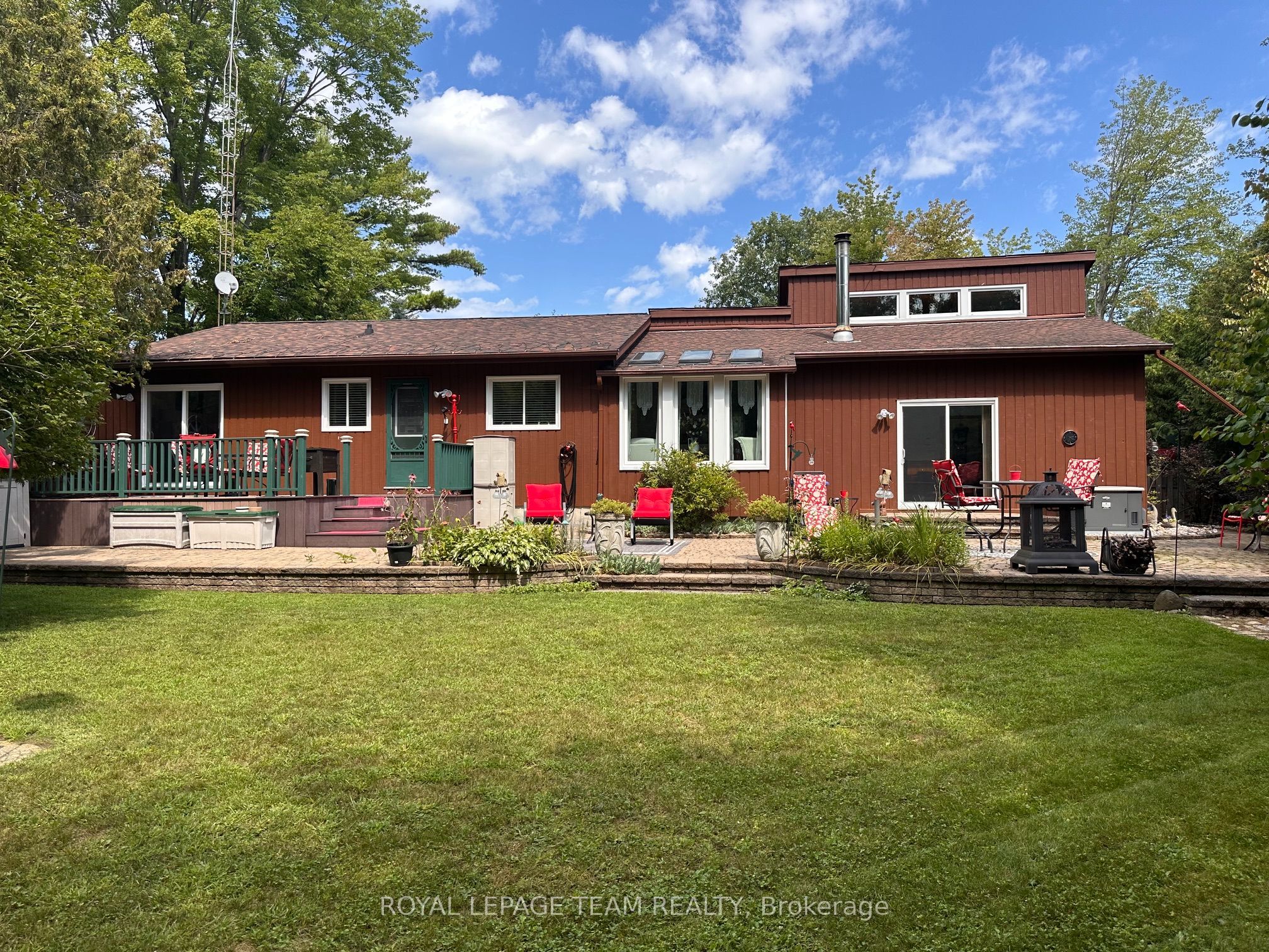 1663 CHRISTINA Crescent