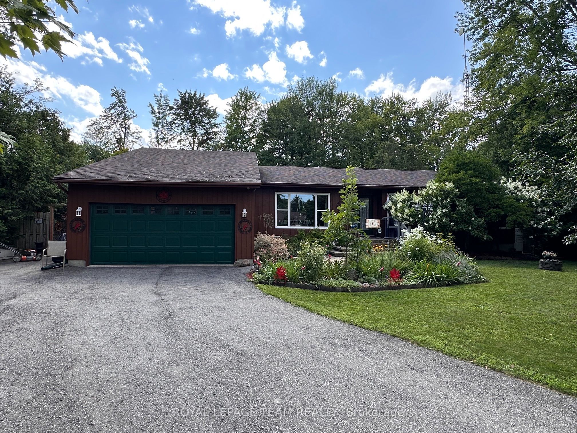 1663 Christina Crescent Property Photo 2