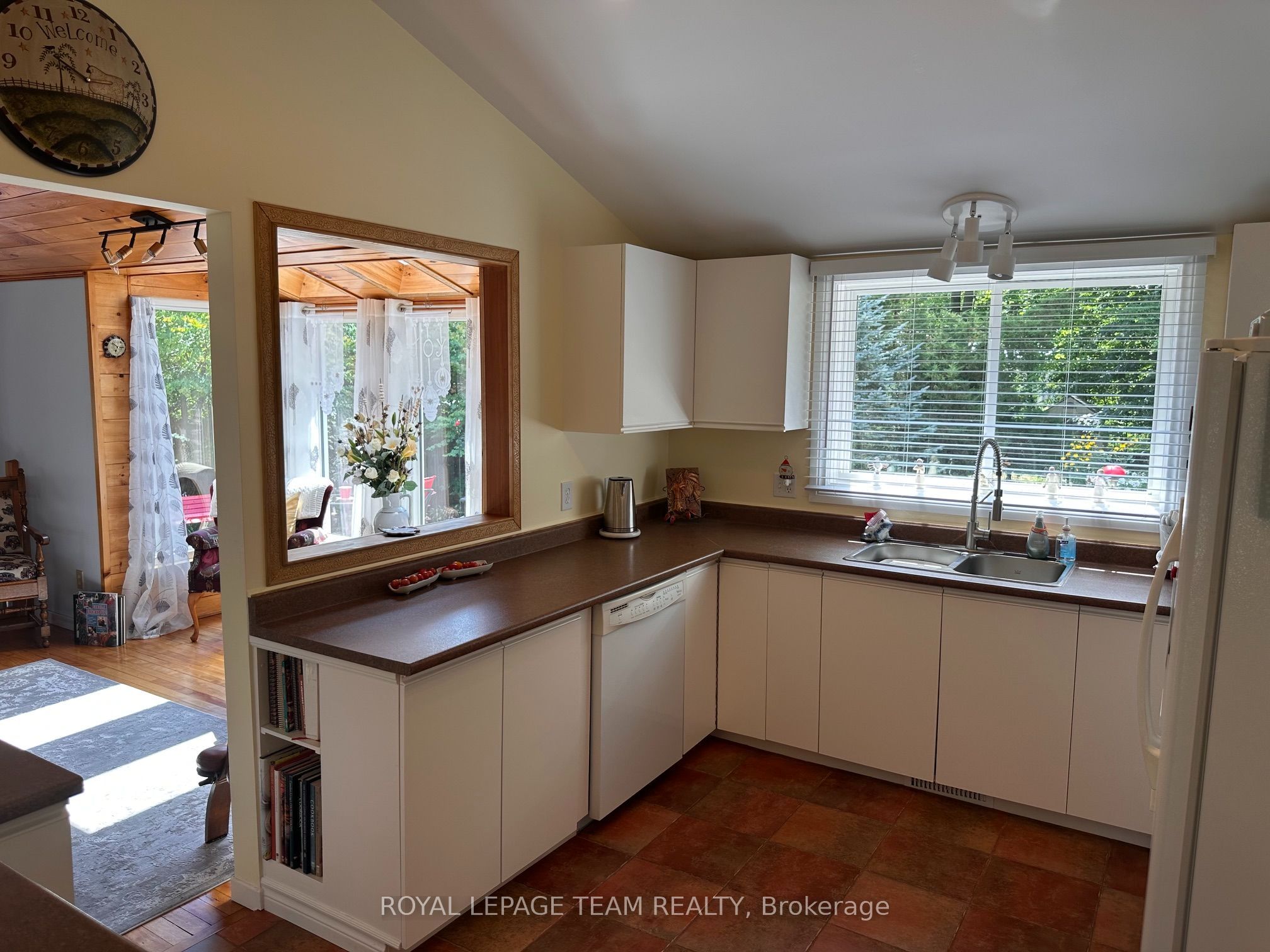 1663 Christina Crescent Property Photo 9