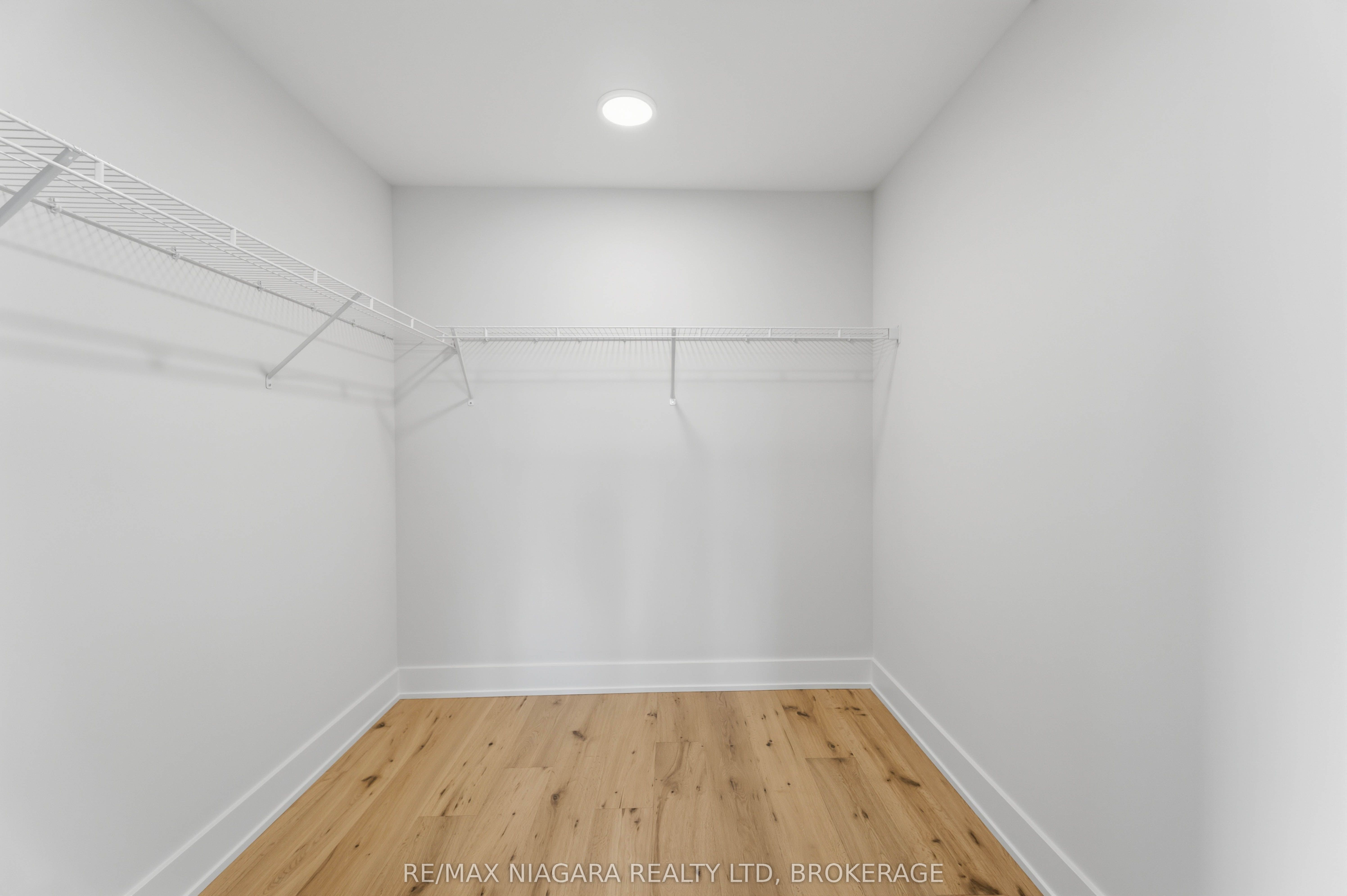 6124 Curlin Crescent Property Photo 23