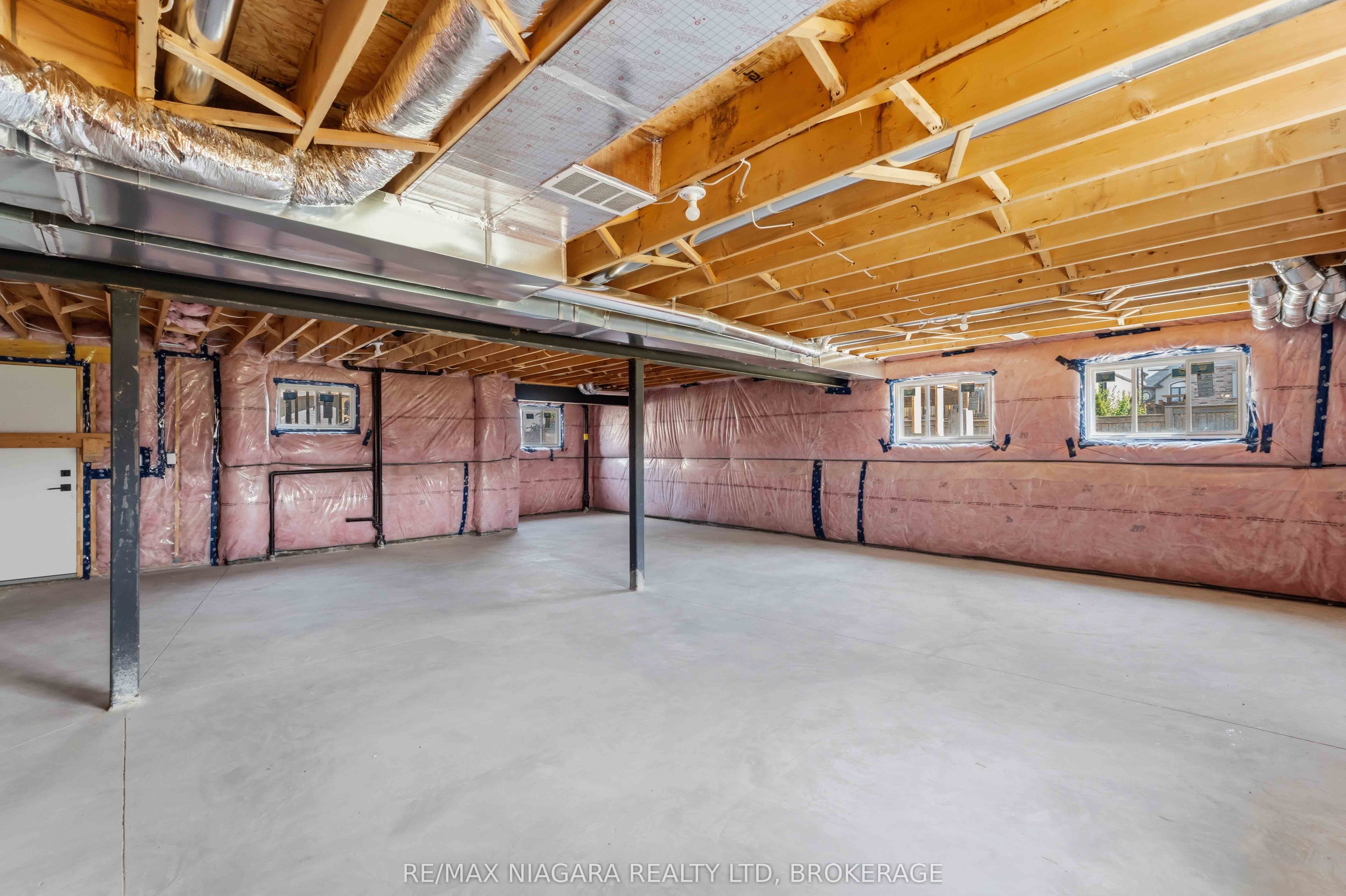 6124 Curlin Crescent Property Photo 31