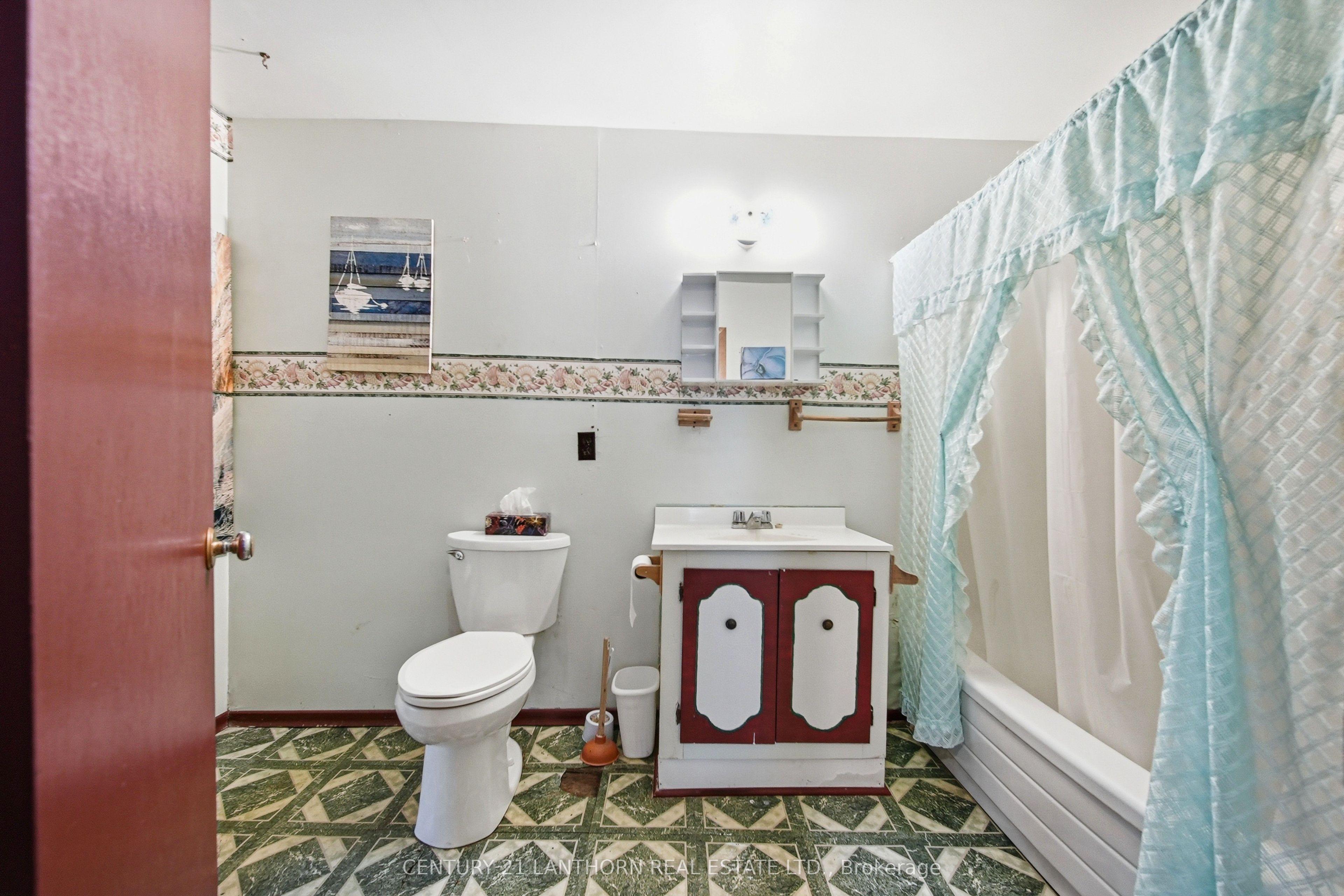 193 St. Lawrence Street E Property Photo 12
