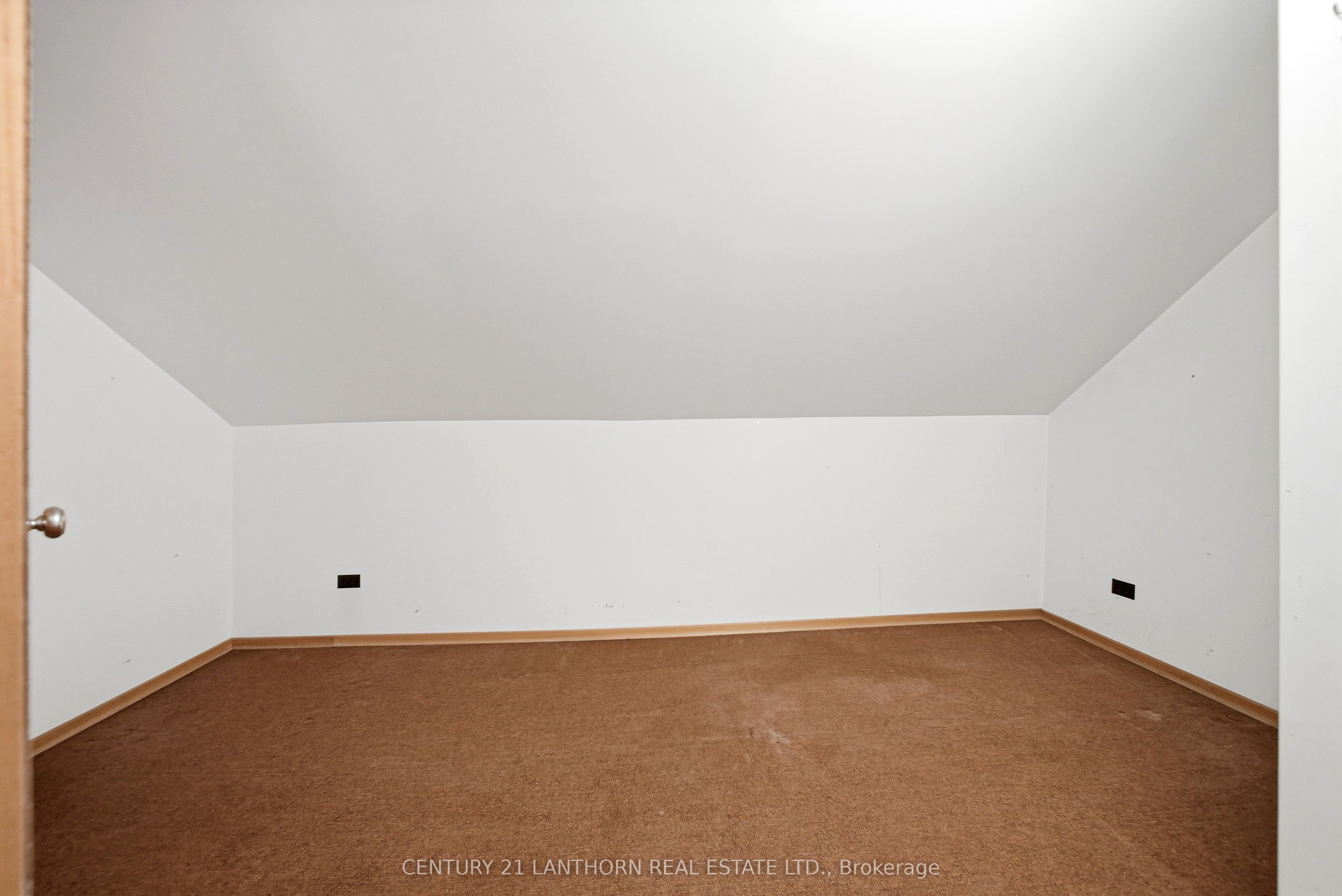 193 St. Lawrence Street E Property Photo 21