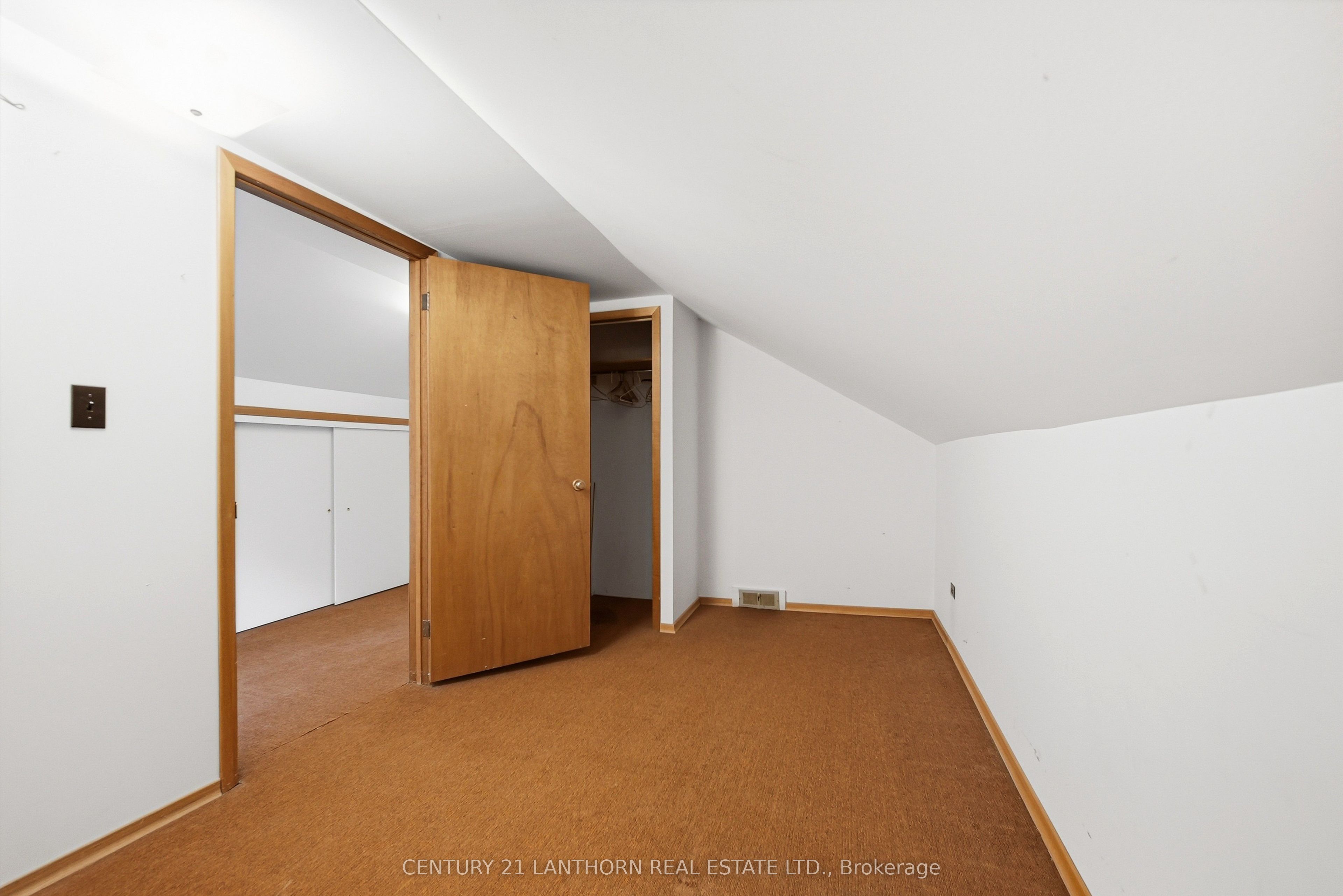 193 St. Lawrence Street E Property Photo 22