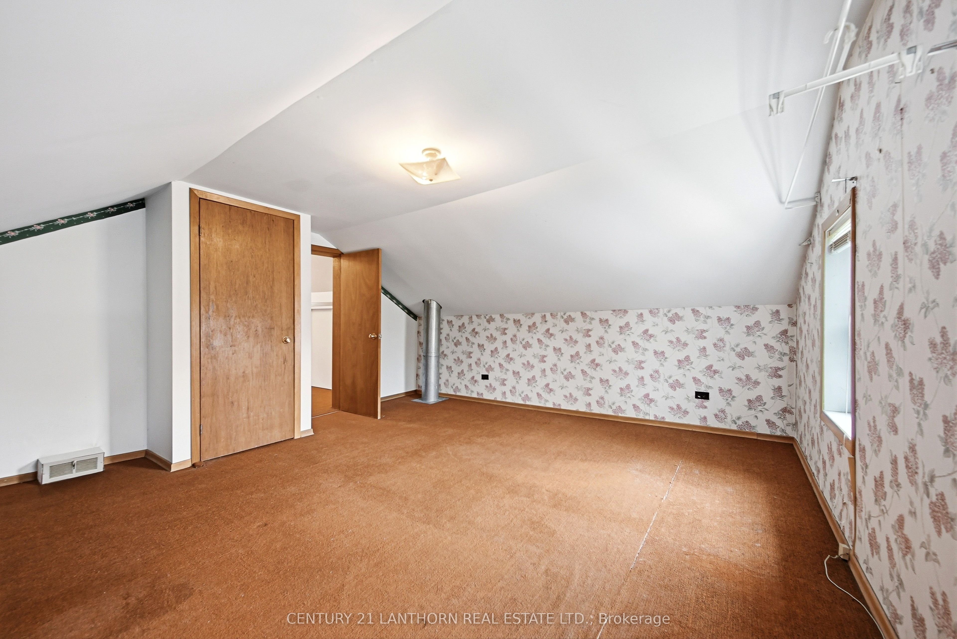 193 St. Lawrence Street E Property Photo 23