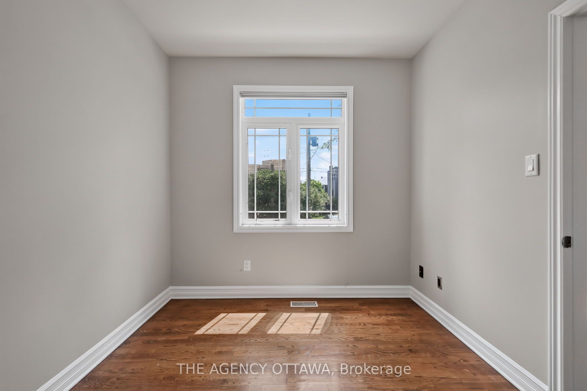 711 Churchill Avenue N 203 Property Photo 37