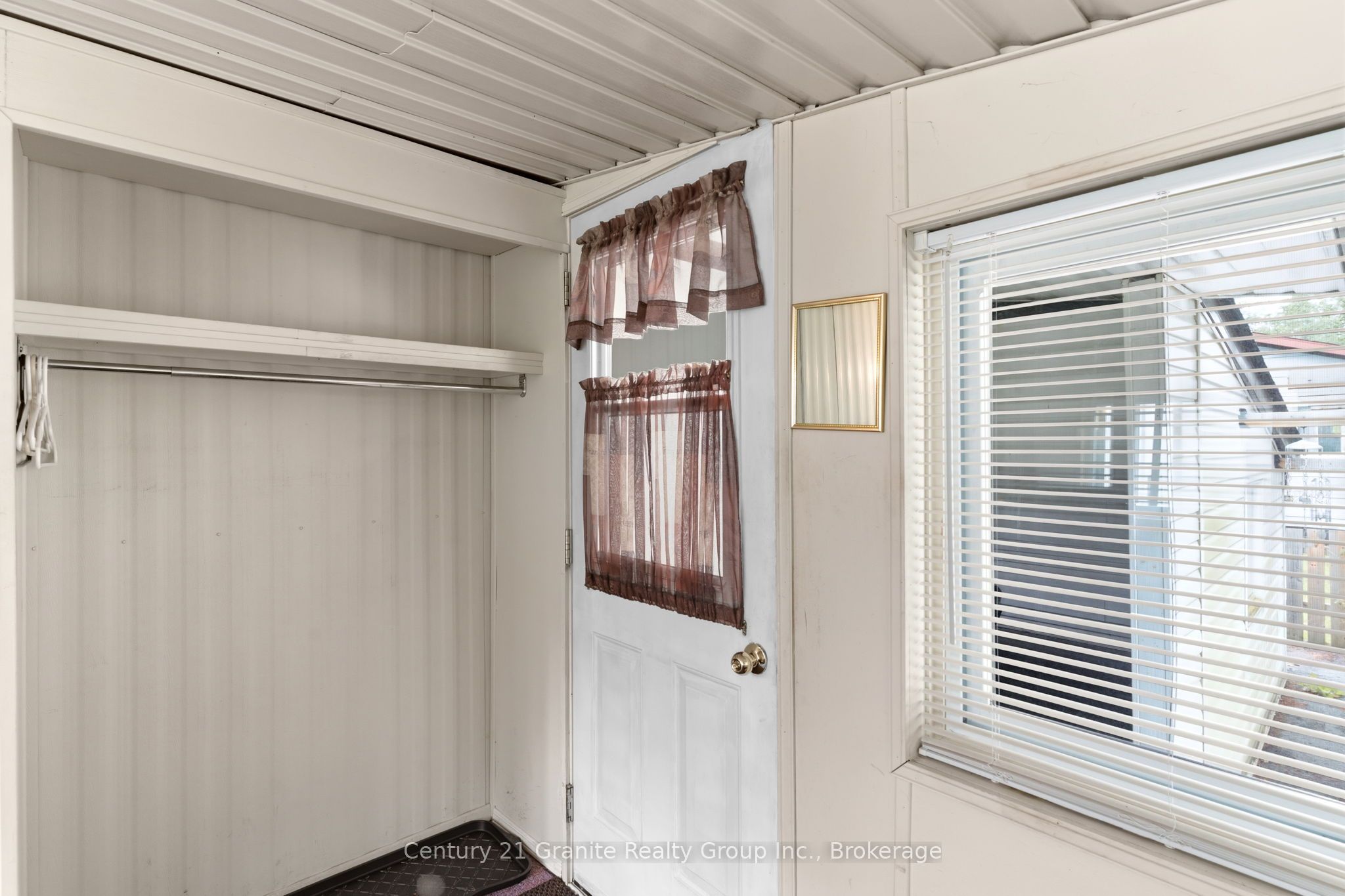 1105 Eighth Lane Property Photo 4